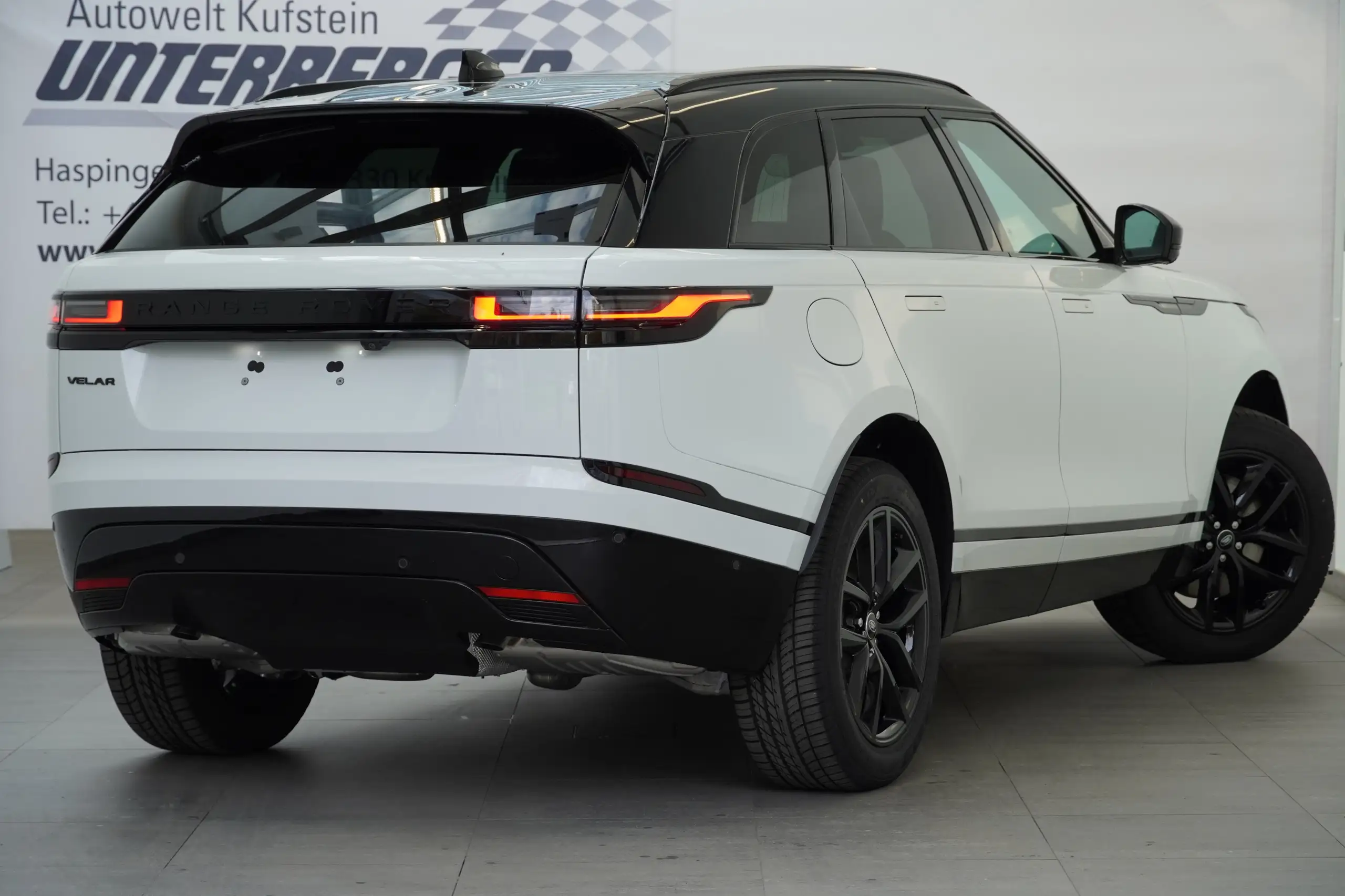 Land Rover - Range Rover Velar