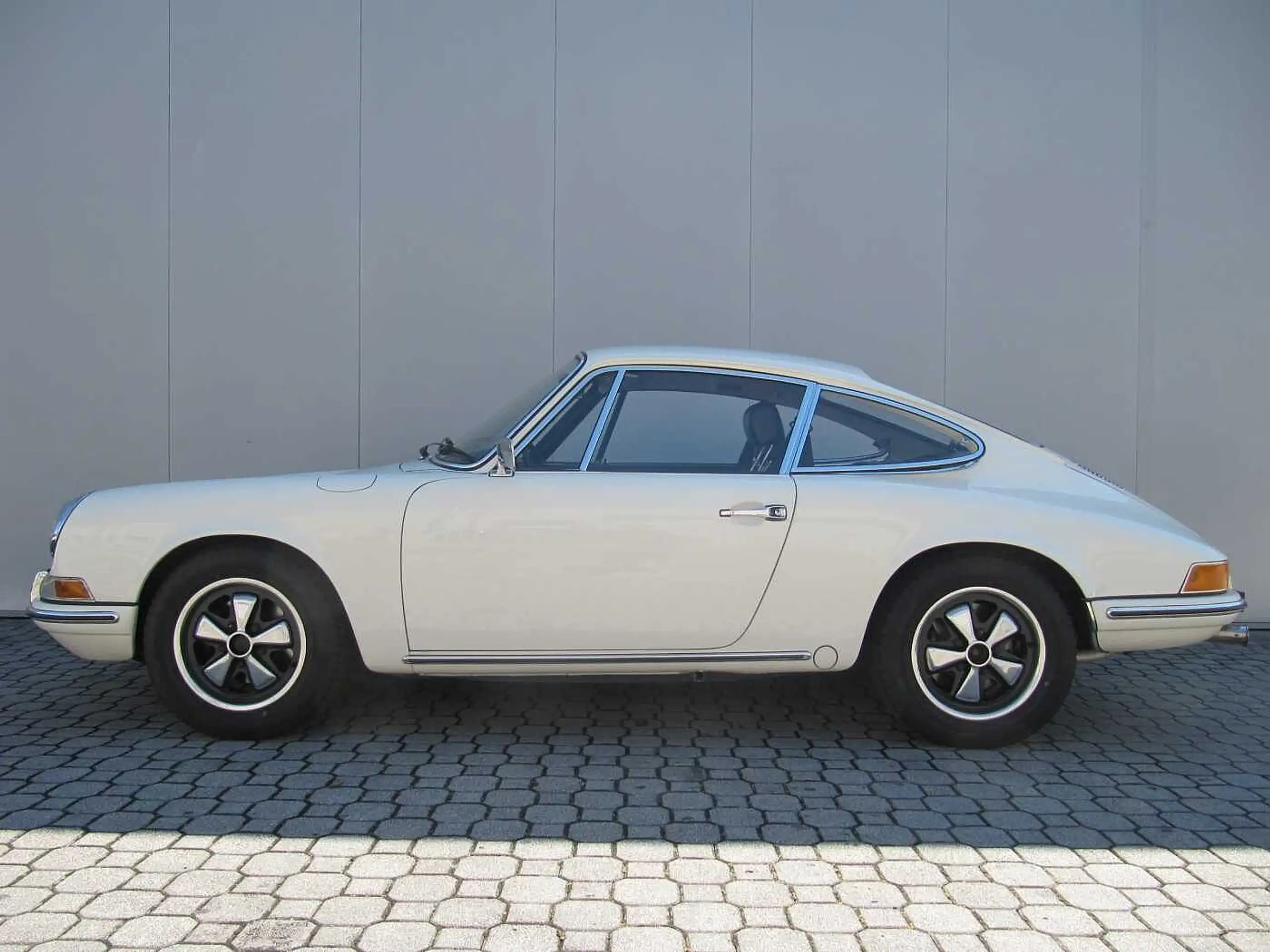 Porsche - 911