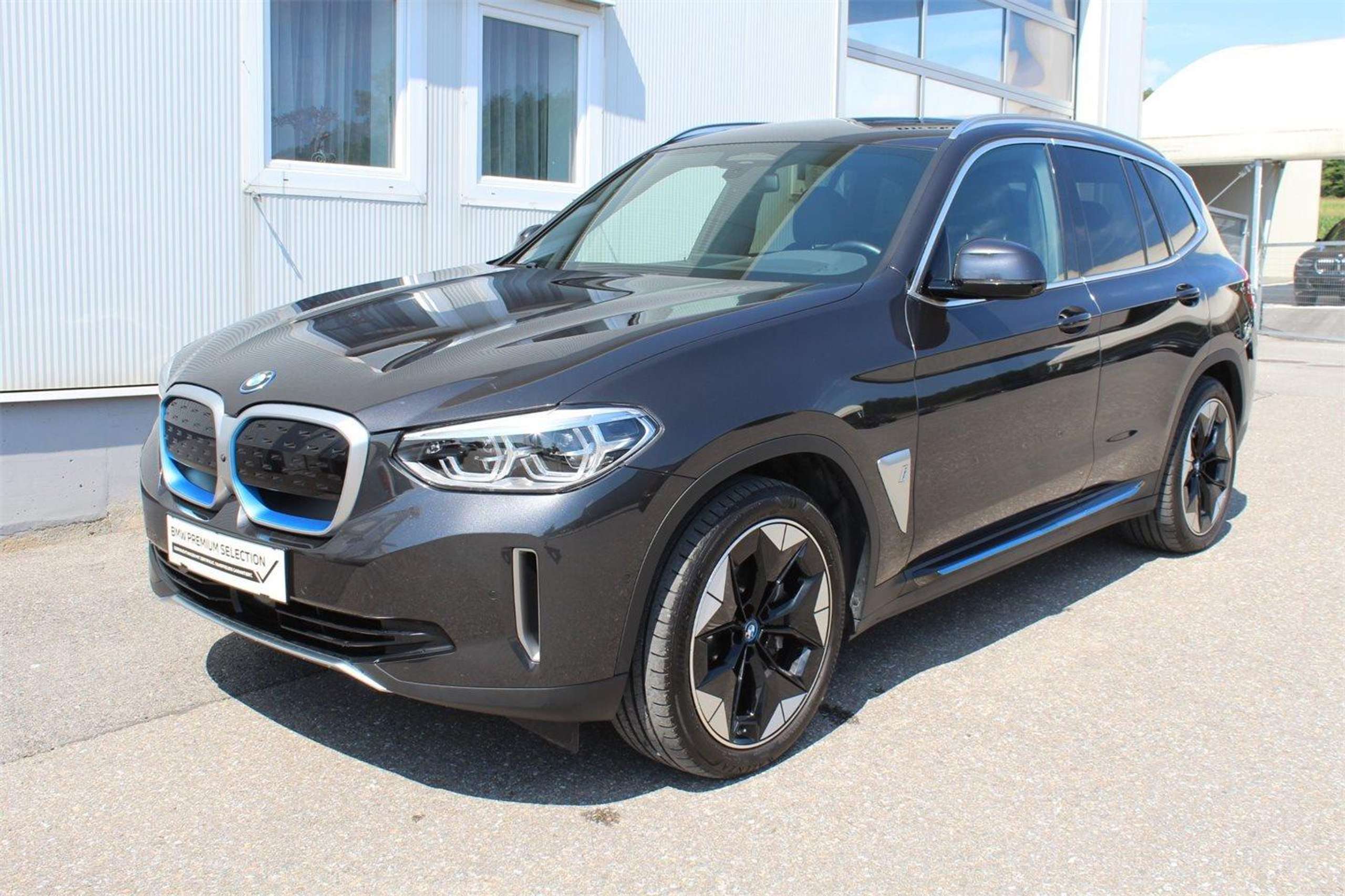 BMW - iX3