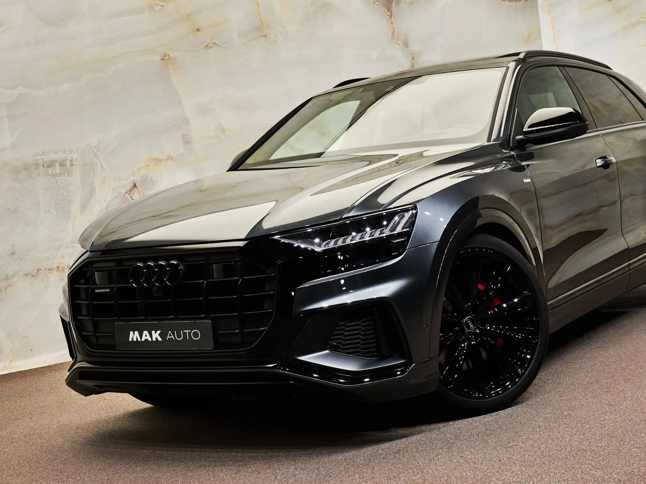 Audi - Q8