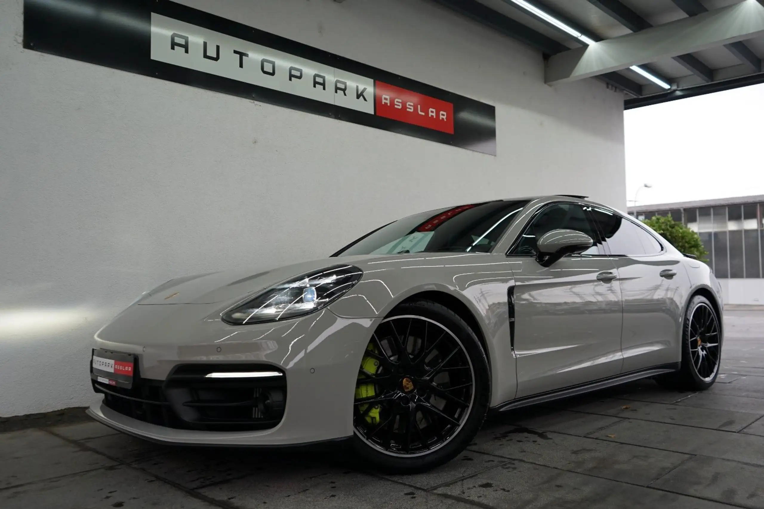 Porsche - Panamera