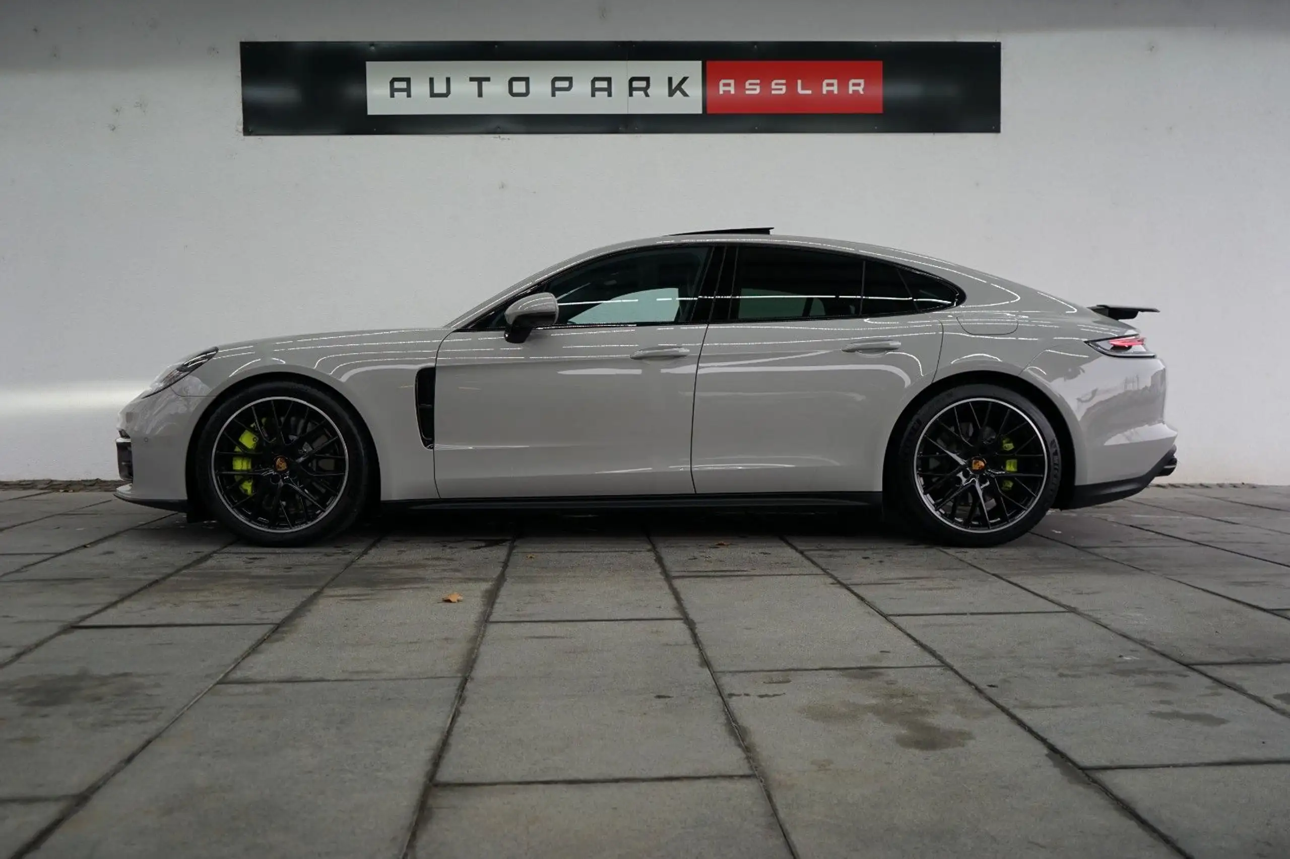 Porsche - Panamera