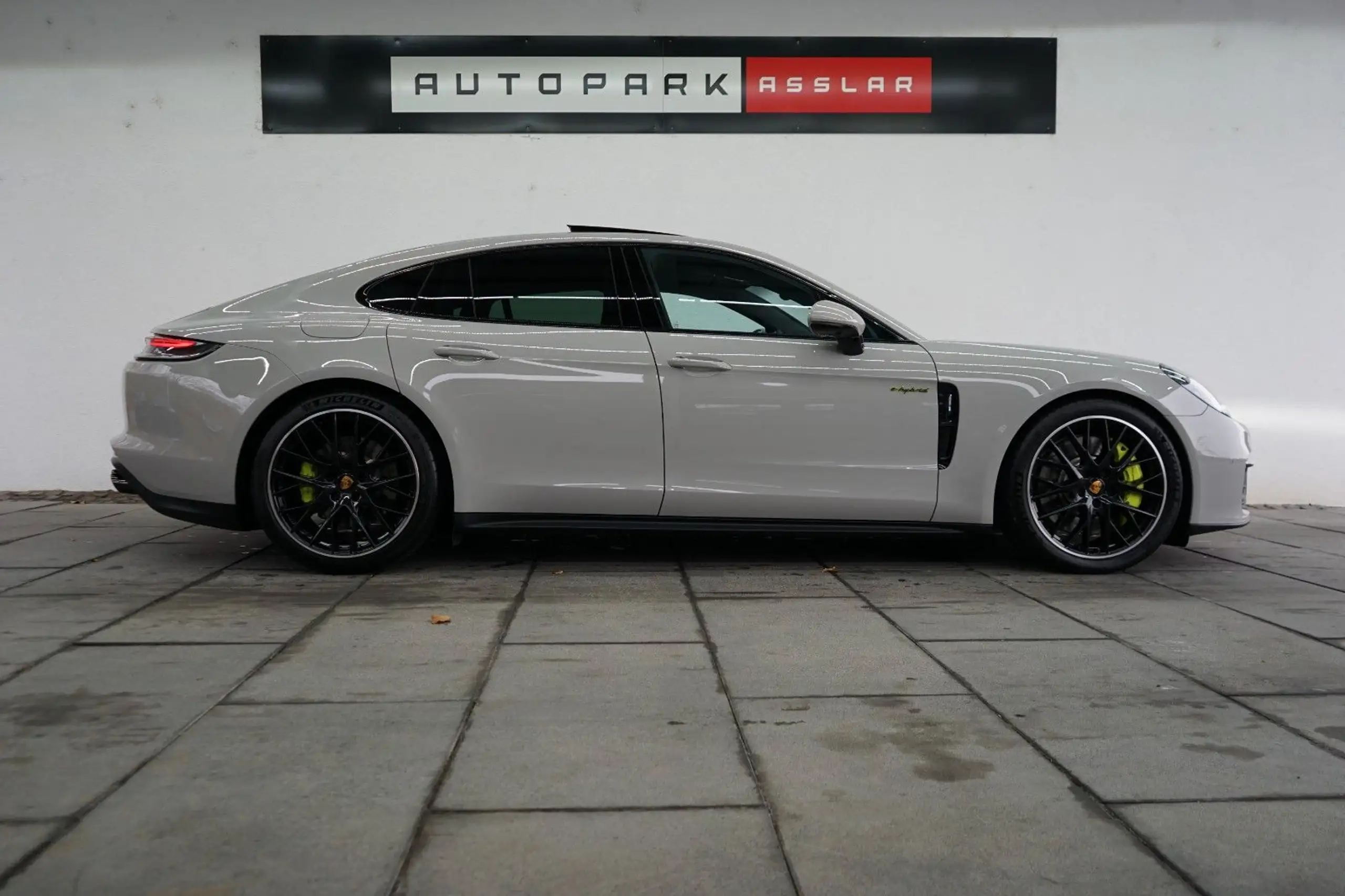 Porsche - Panamera