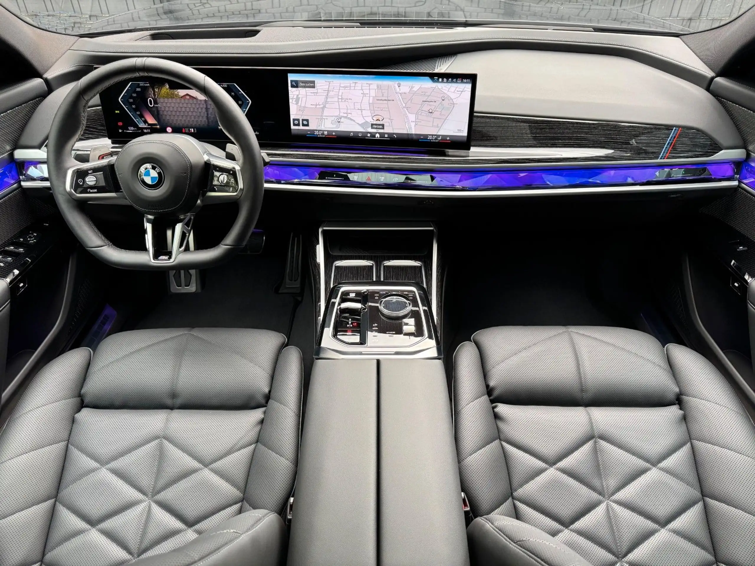 BMW - 740