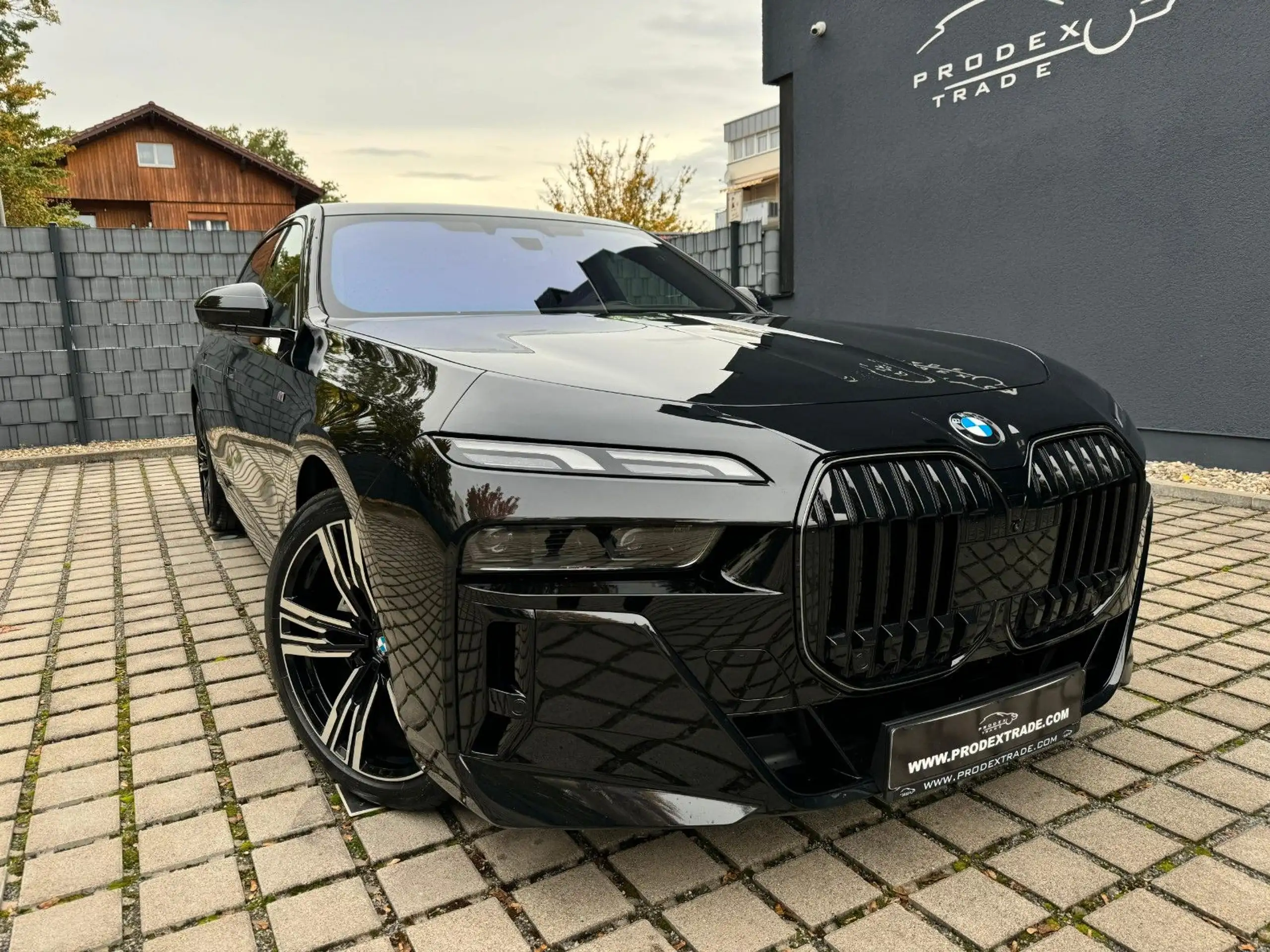 BMW - 740