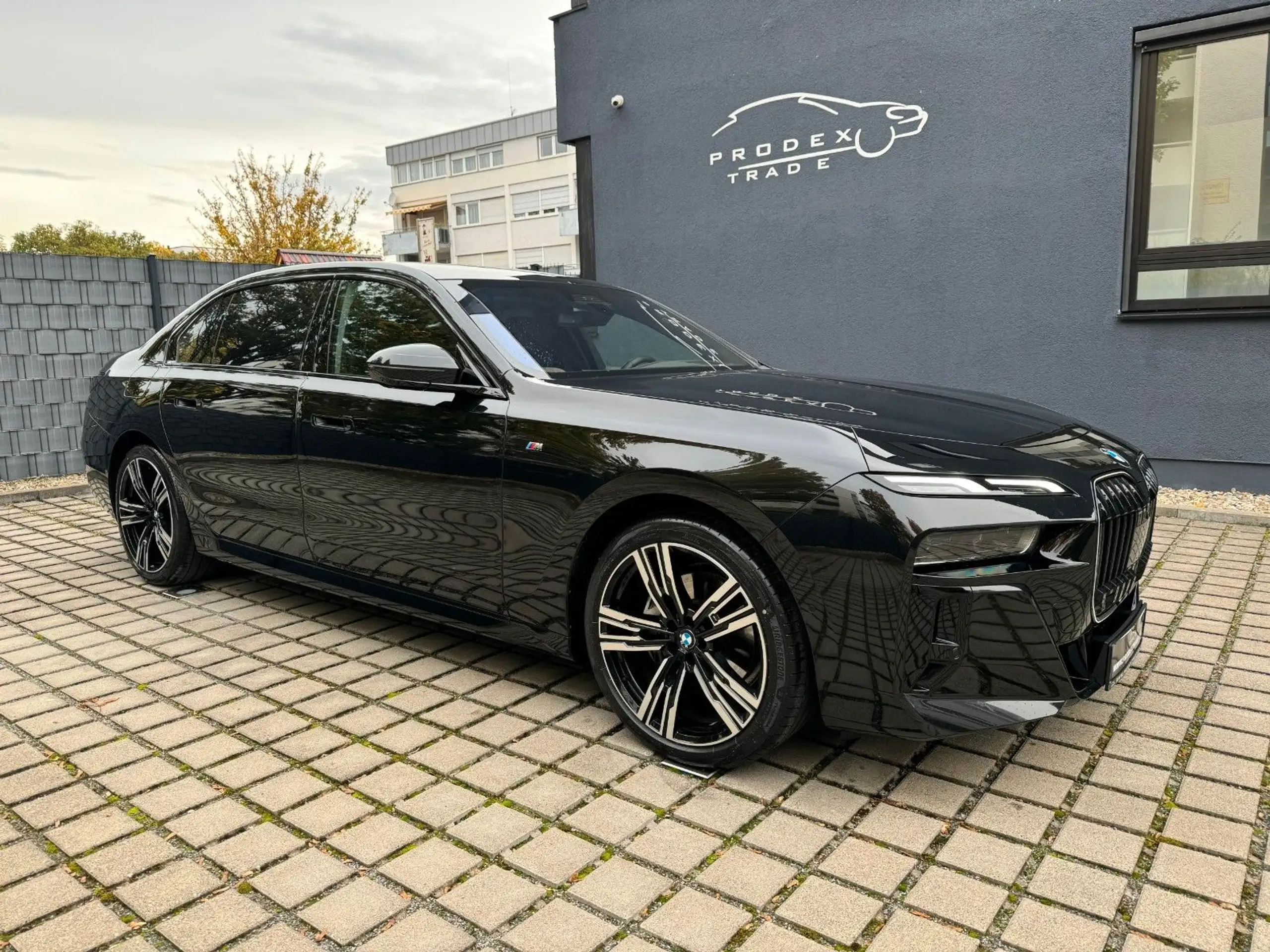 BMW - 740