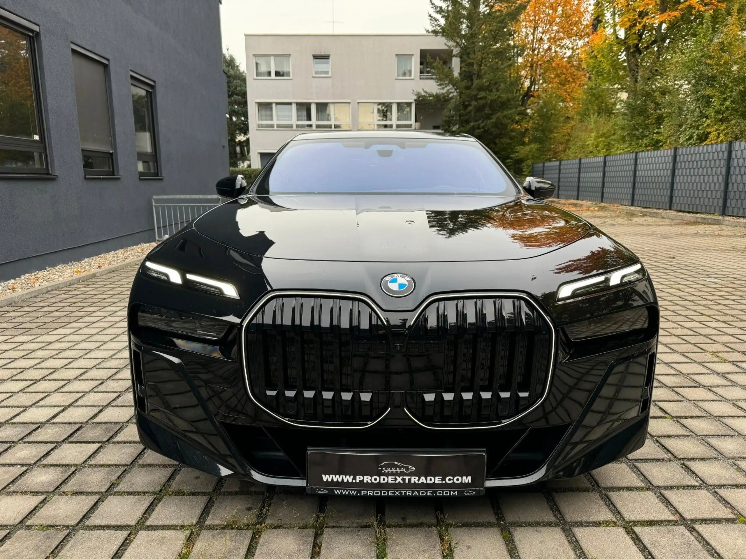 BMW - 740