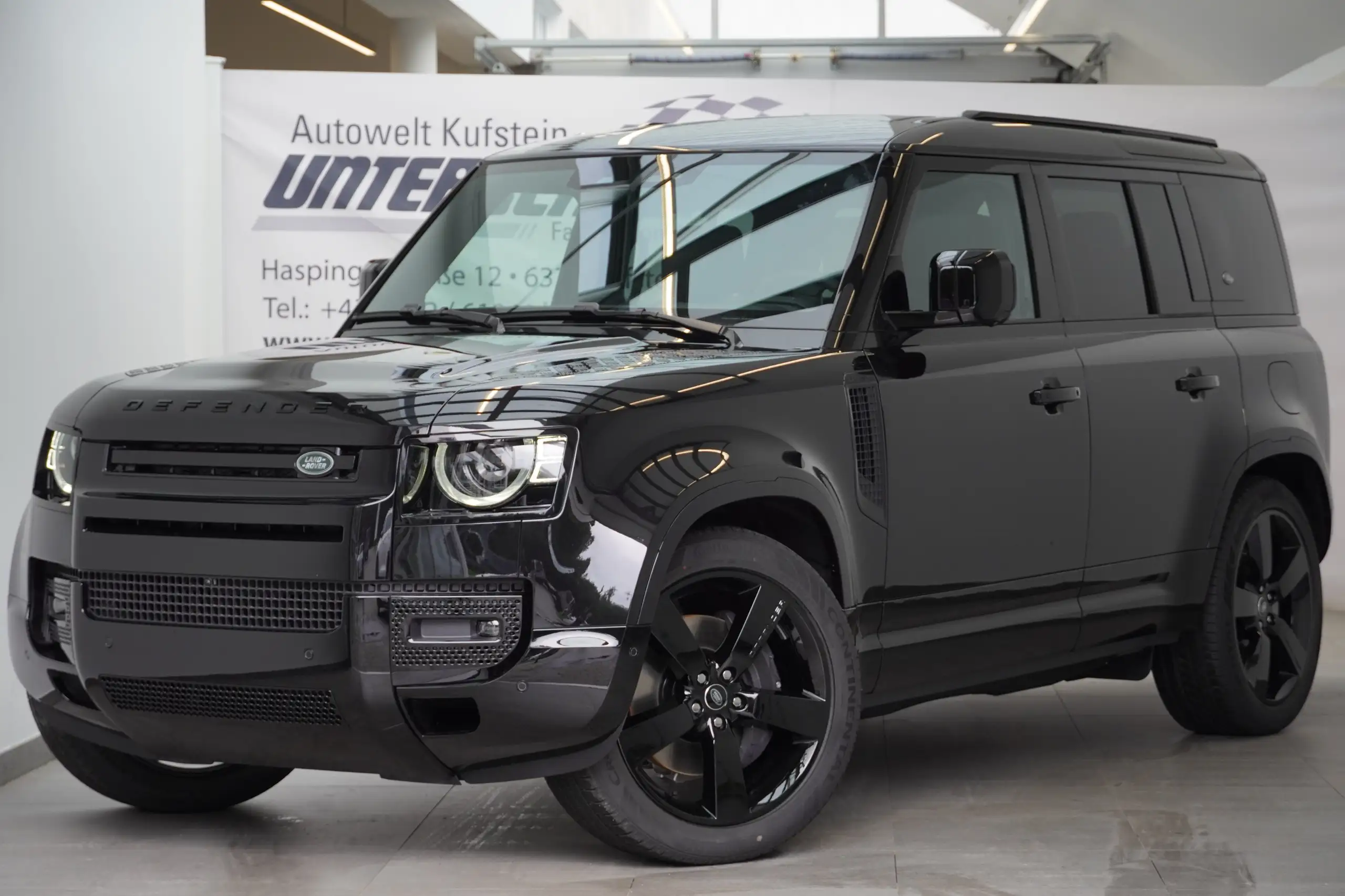 Land Rover - Defender