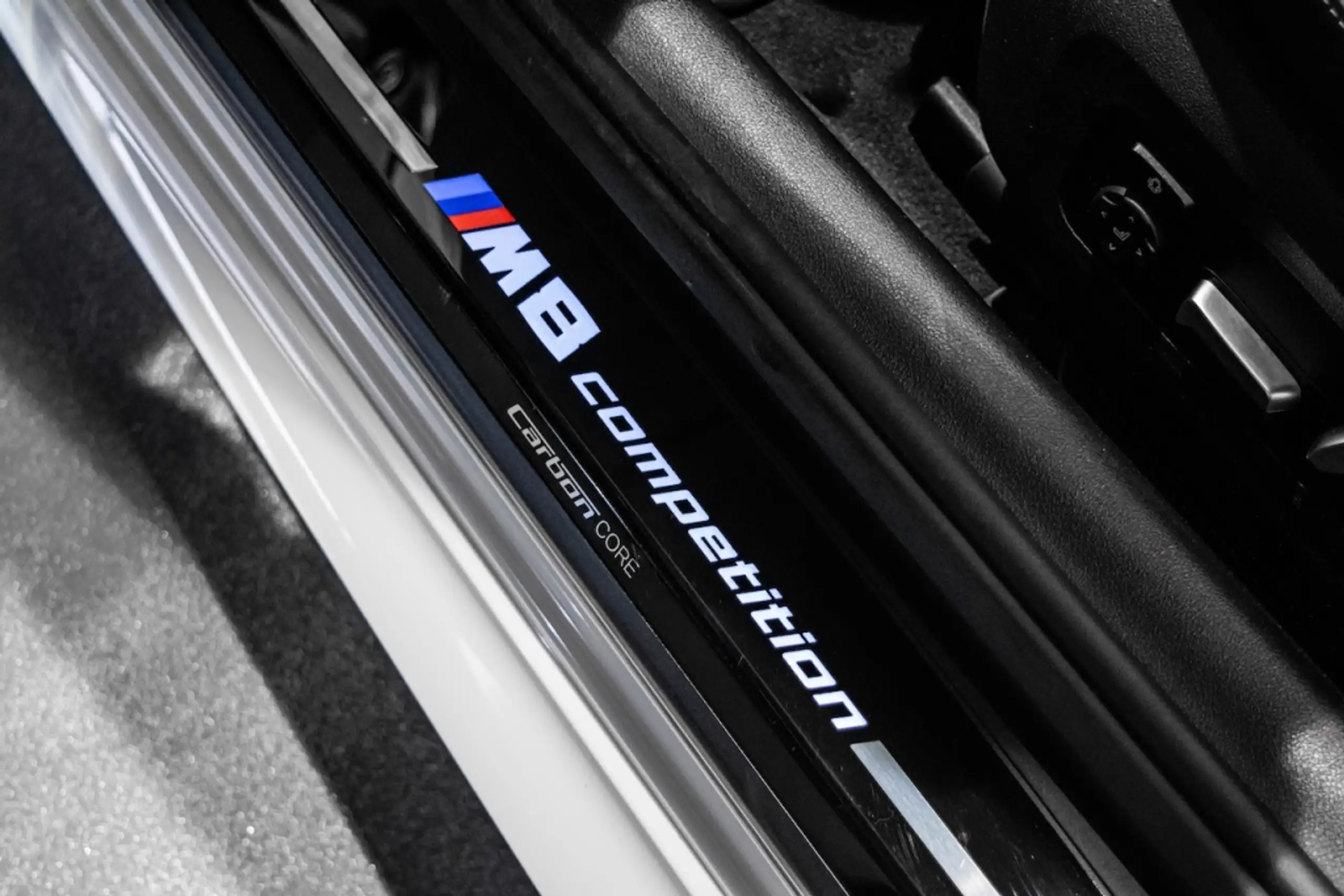 BMW - M8