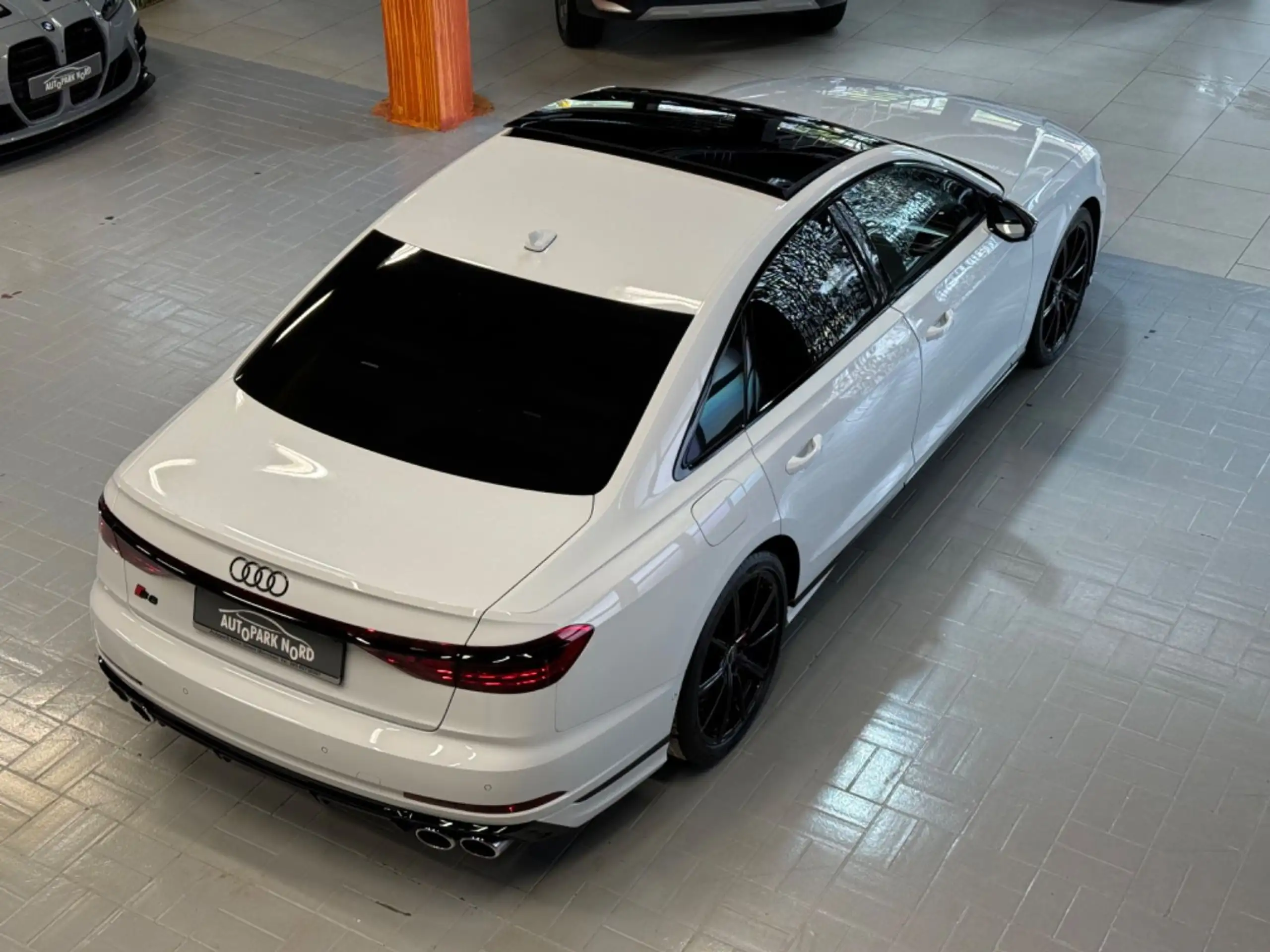 Audi - S8