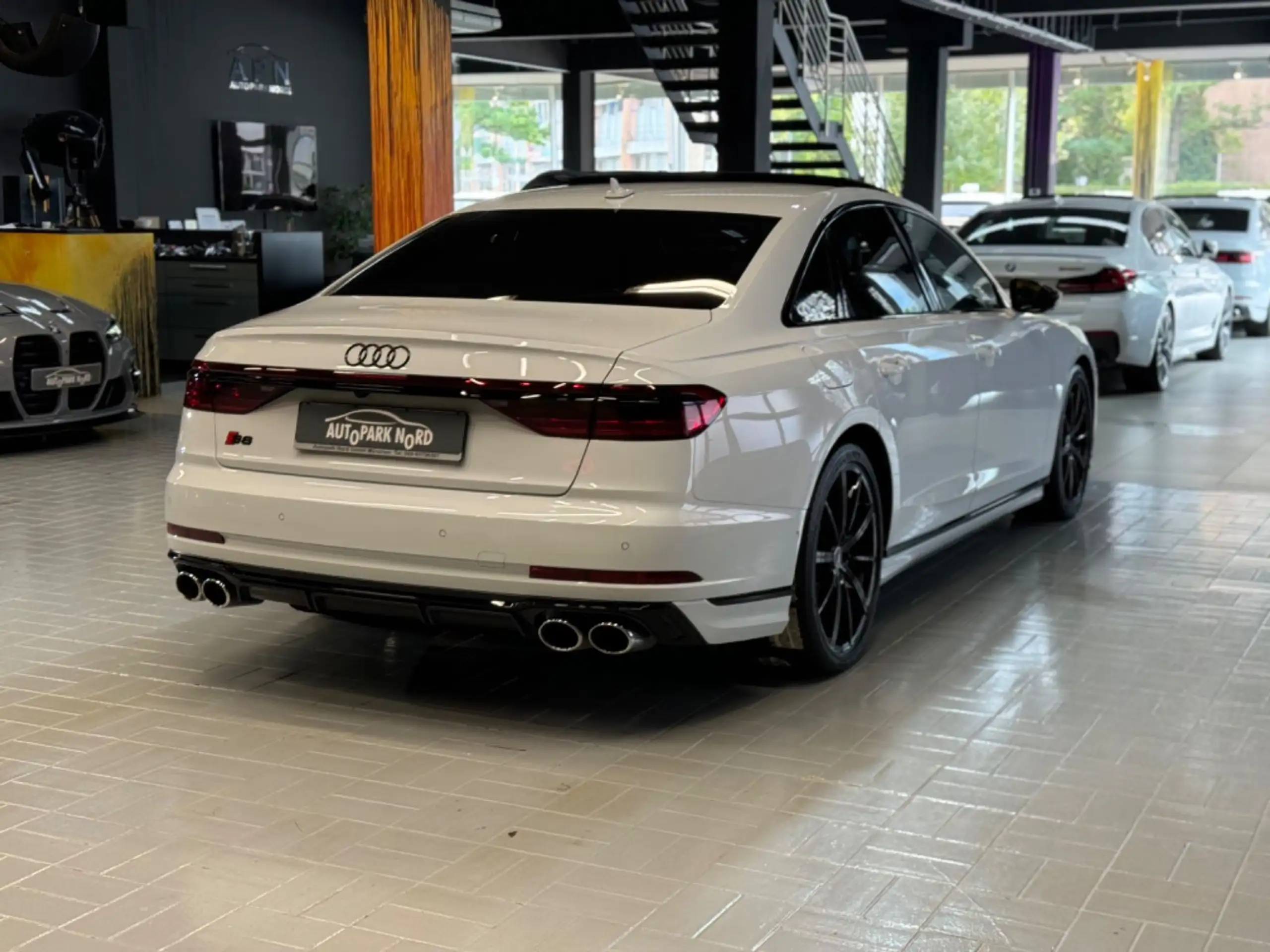 Audi - S8