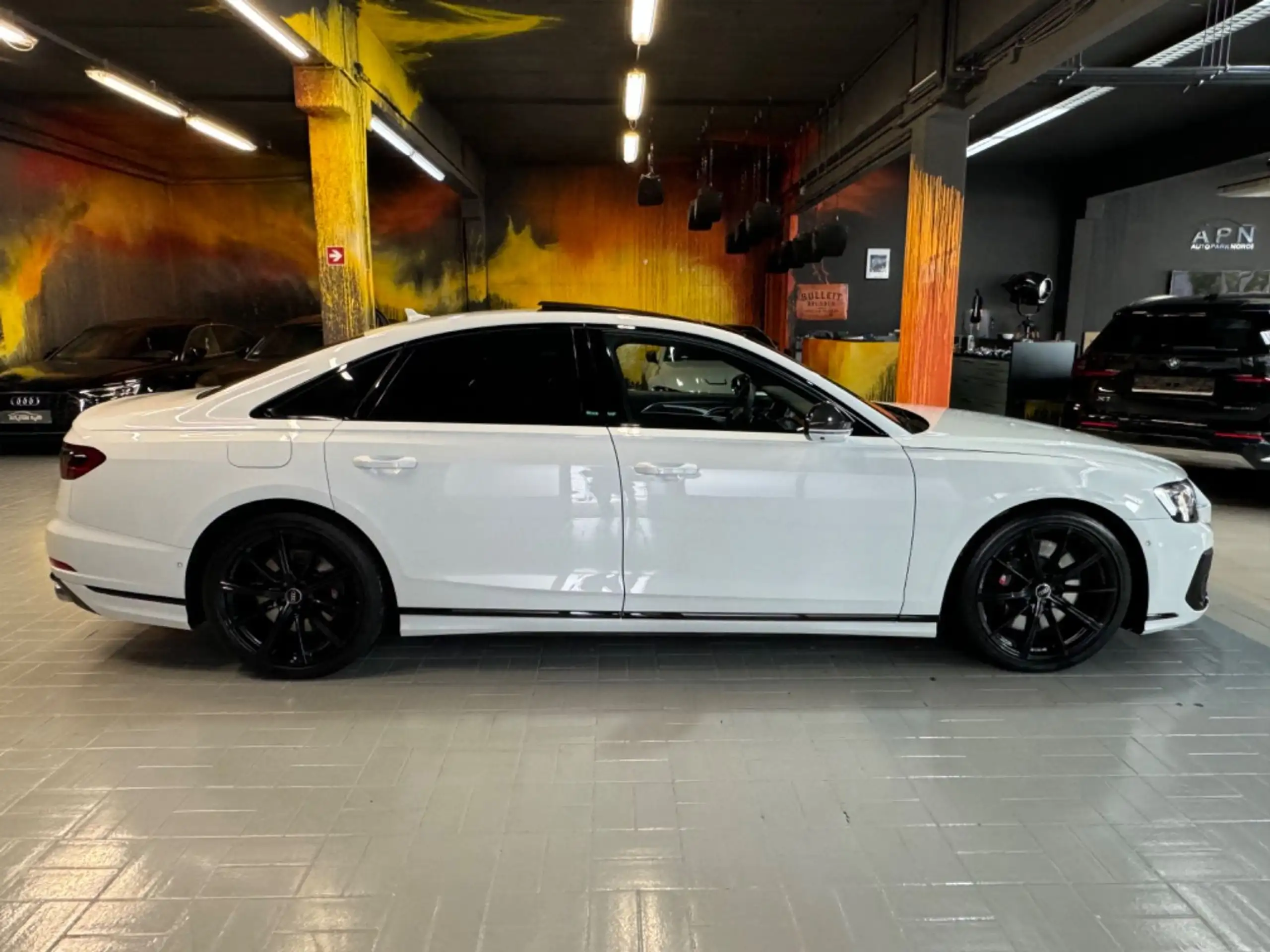 Audi - S8