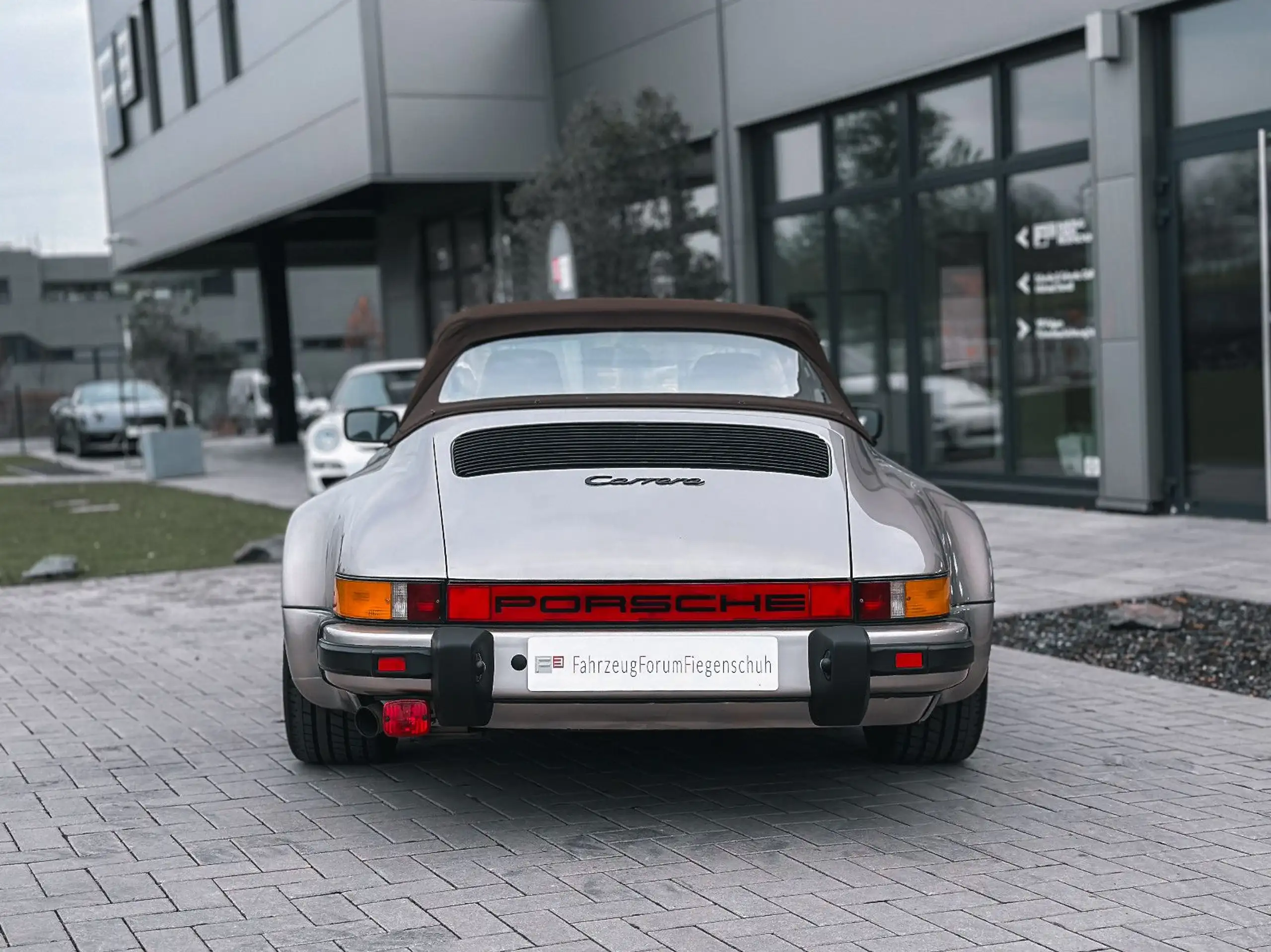 Porsche - 911