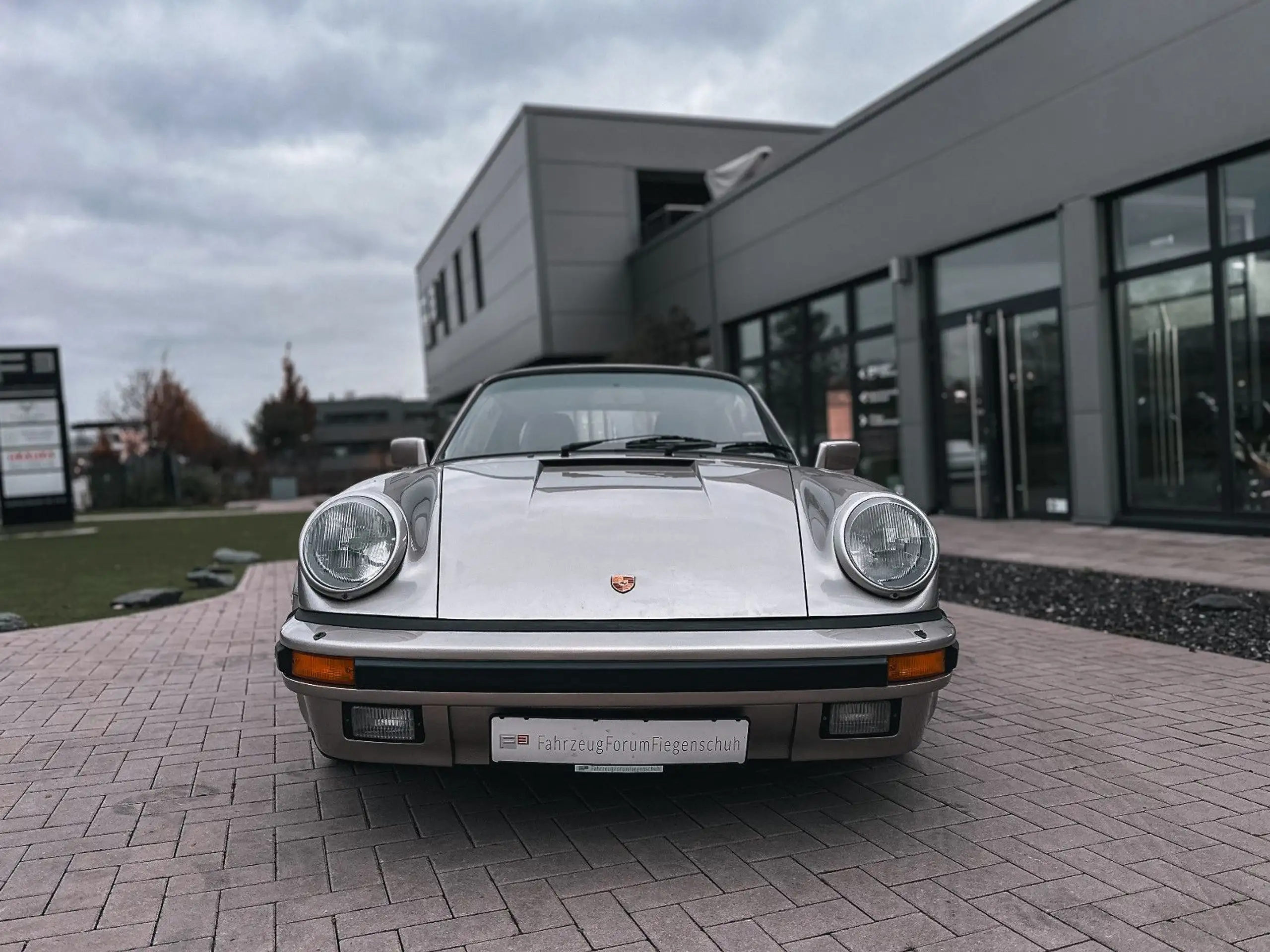 Porsche - 911