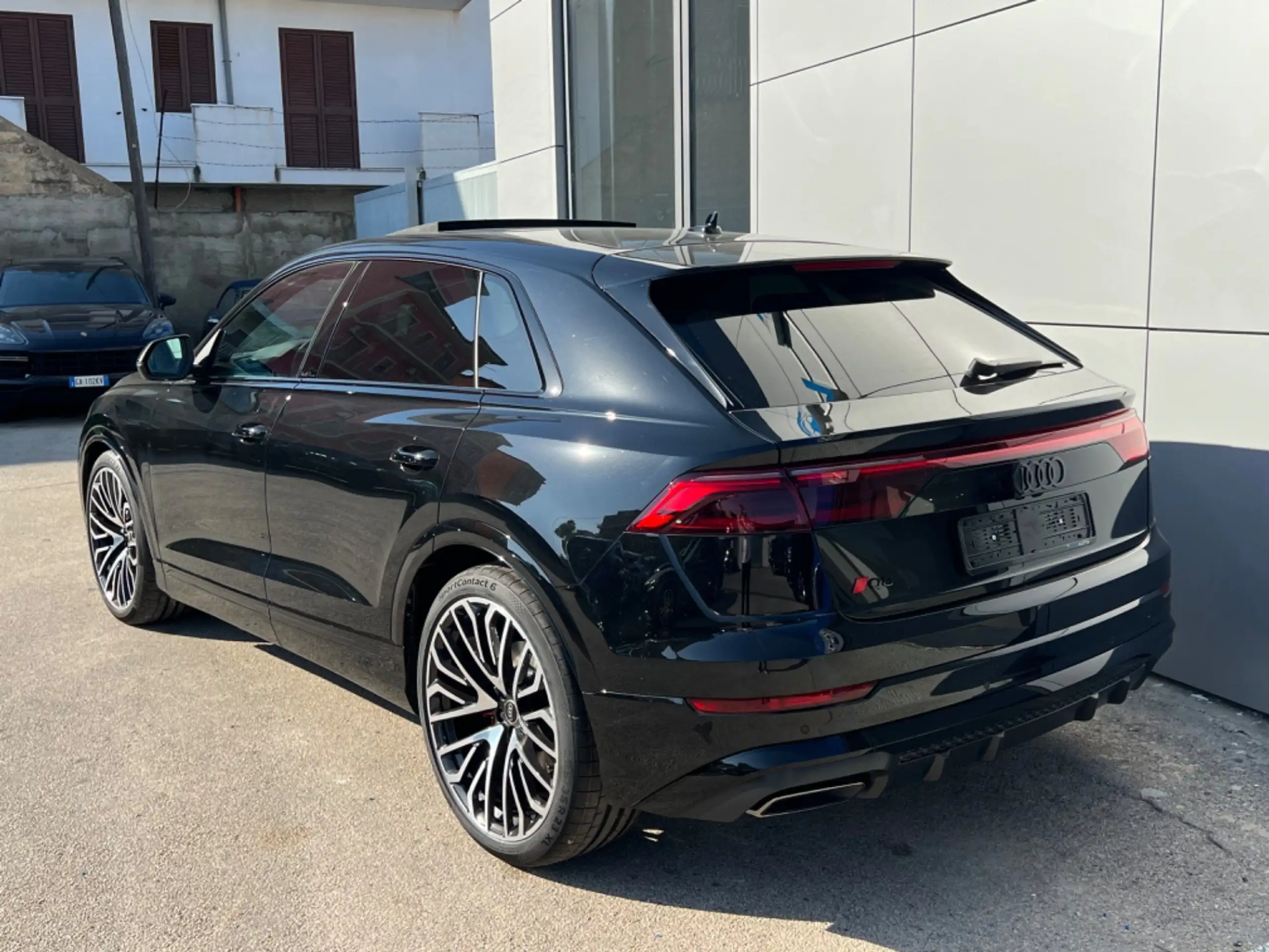 Audi - Q8