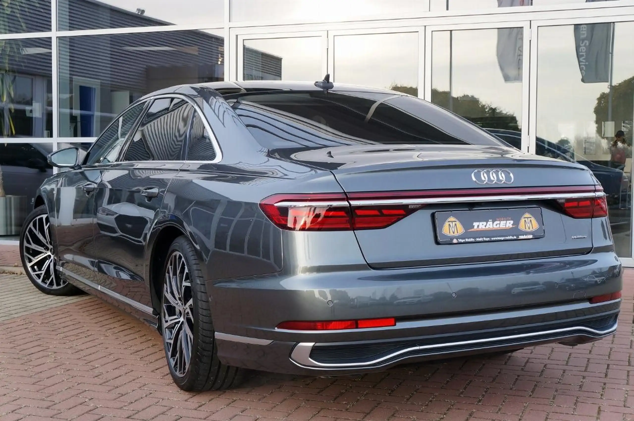 Audi - A8