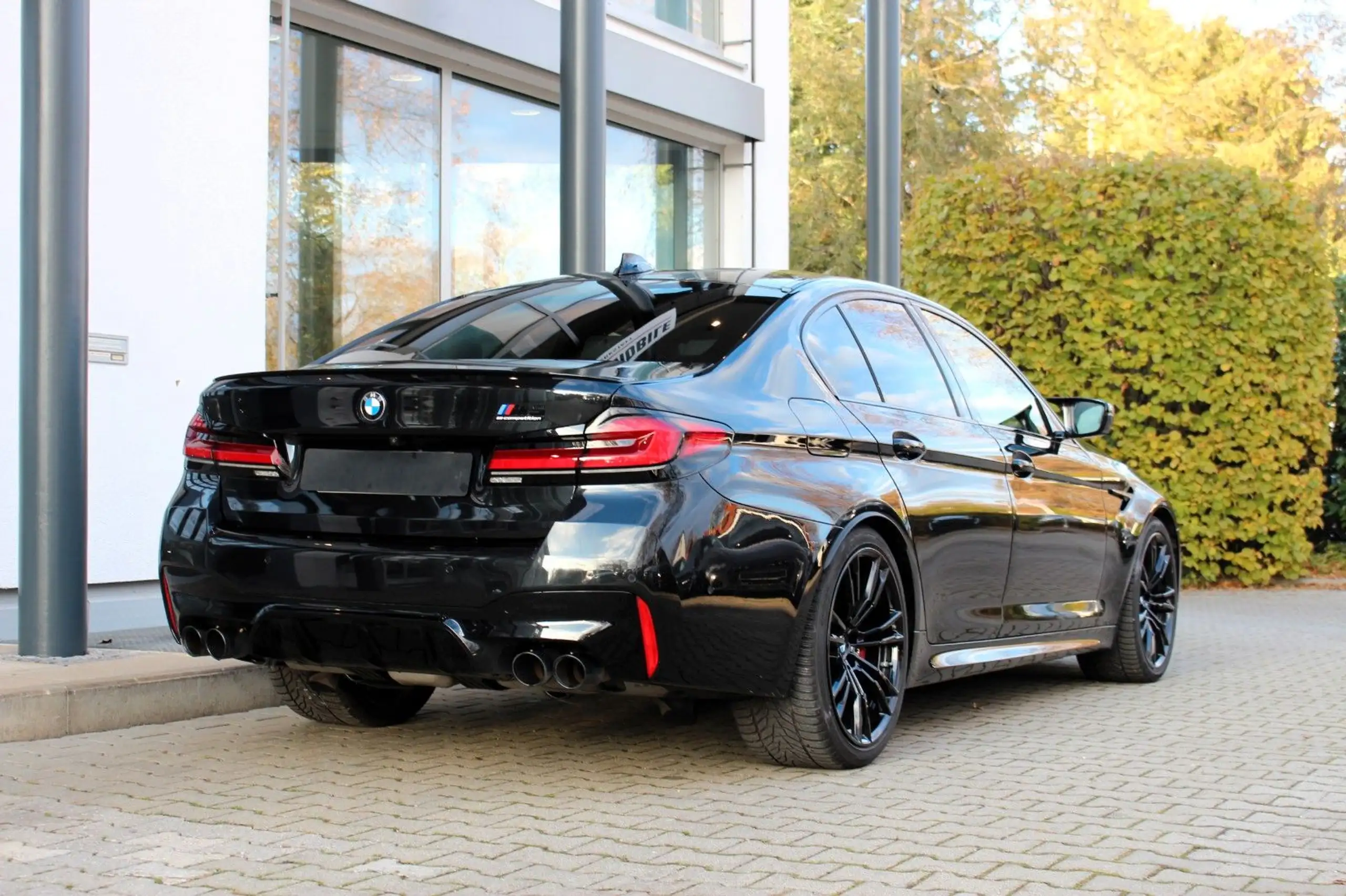 BMW - M5