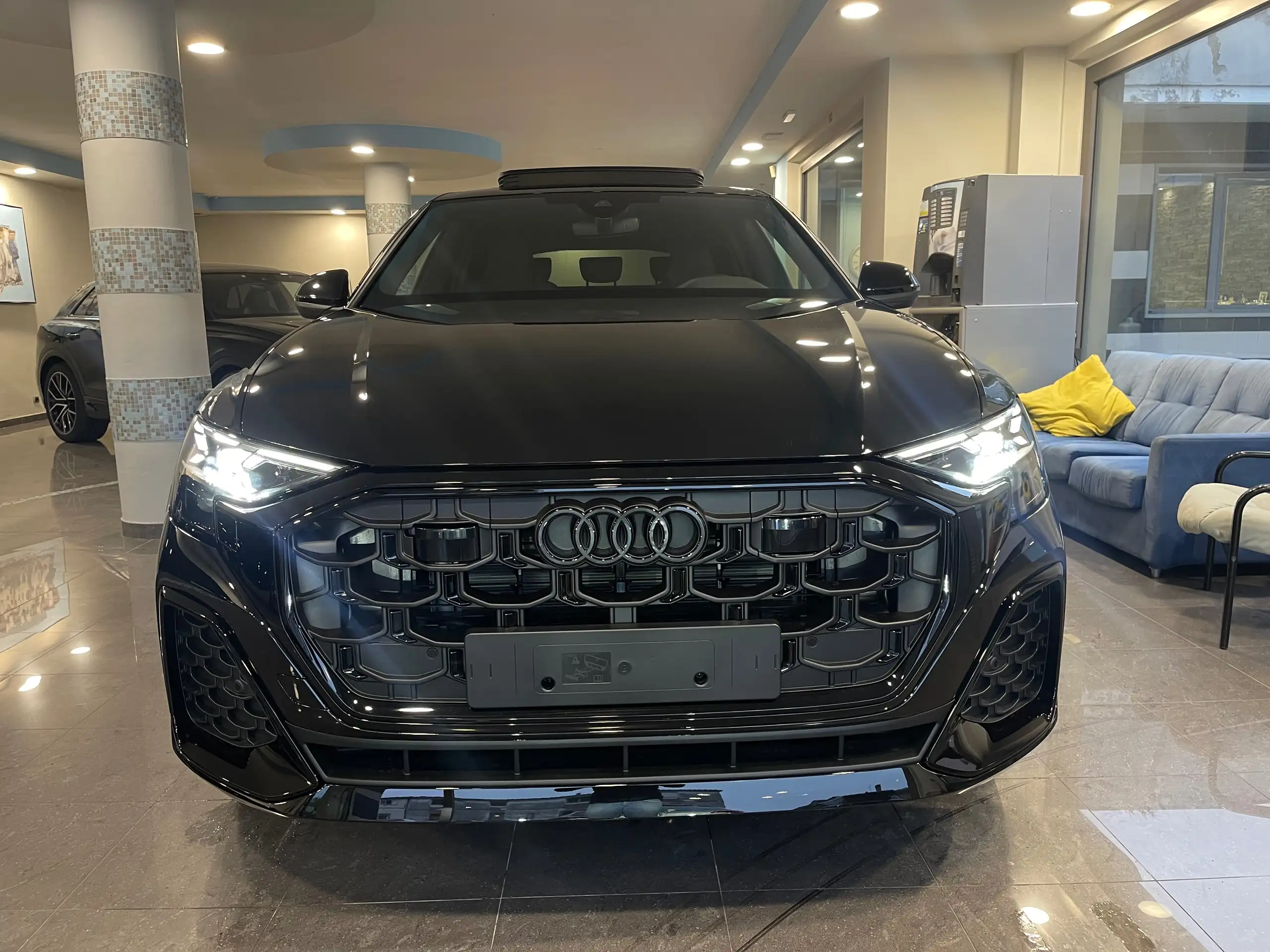 Audi - Q8