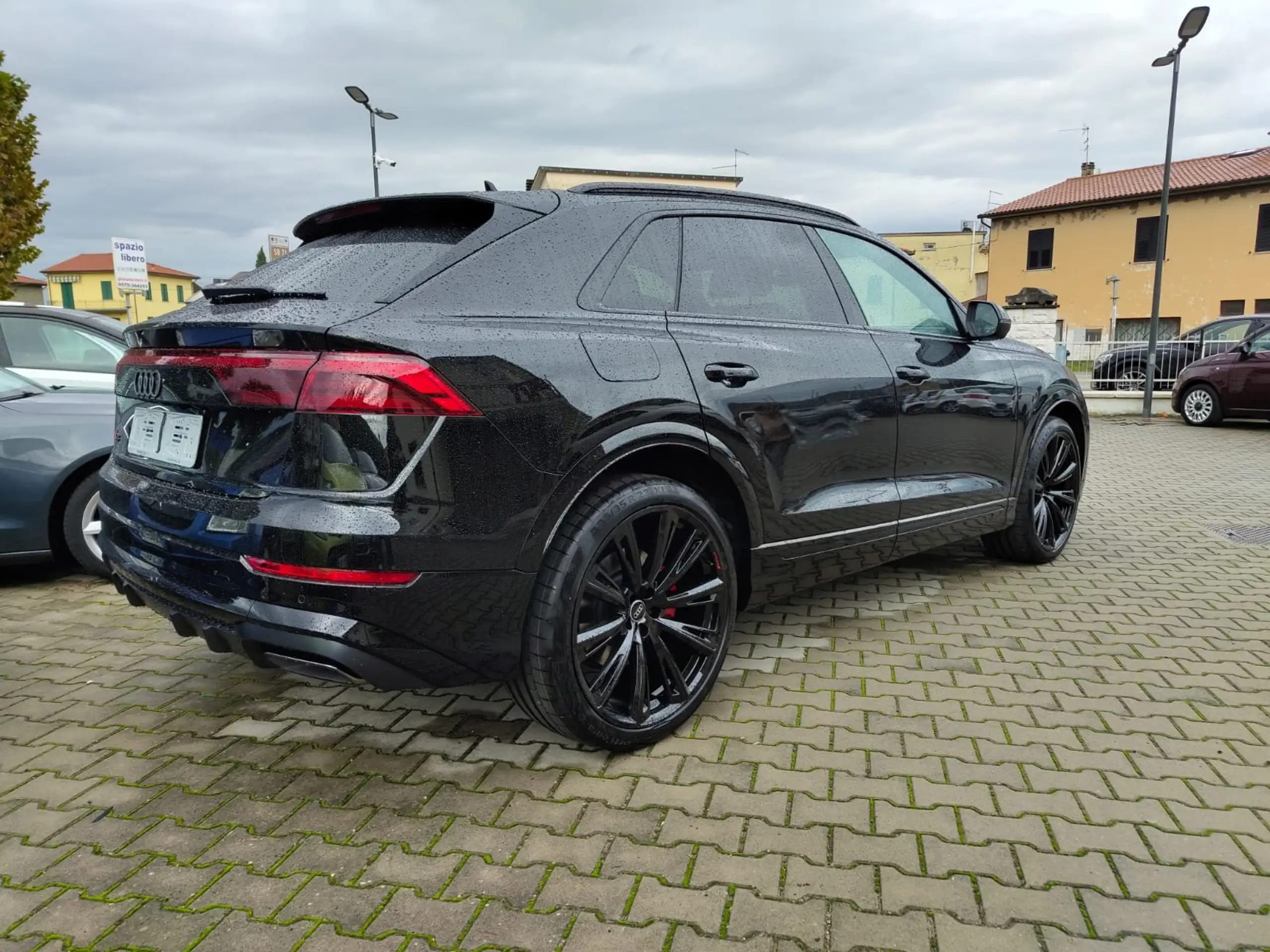 Audi - Q8