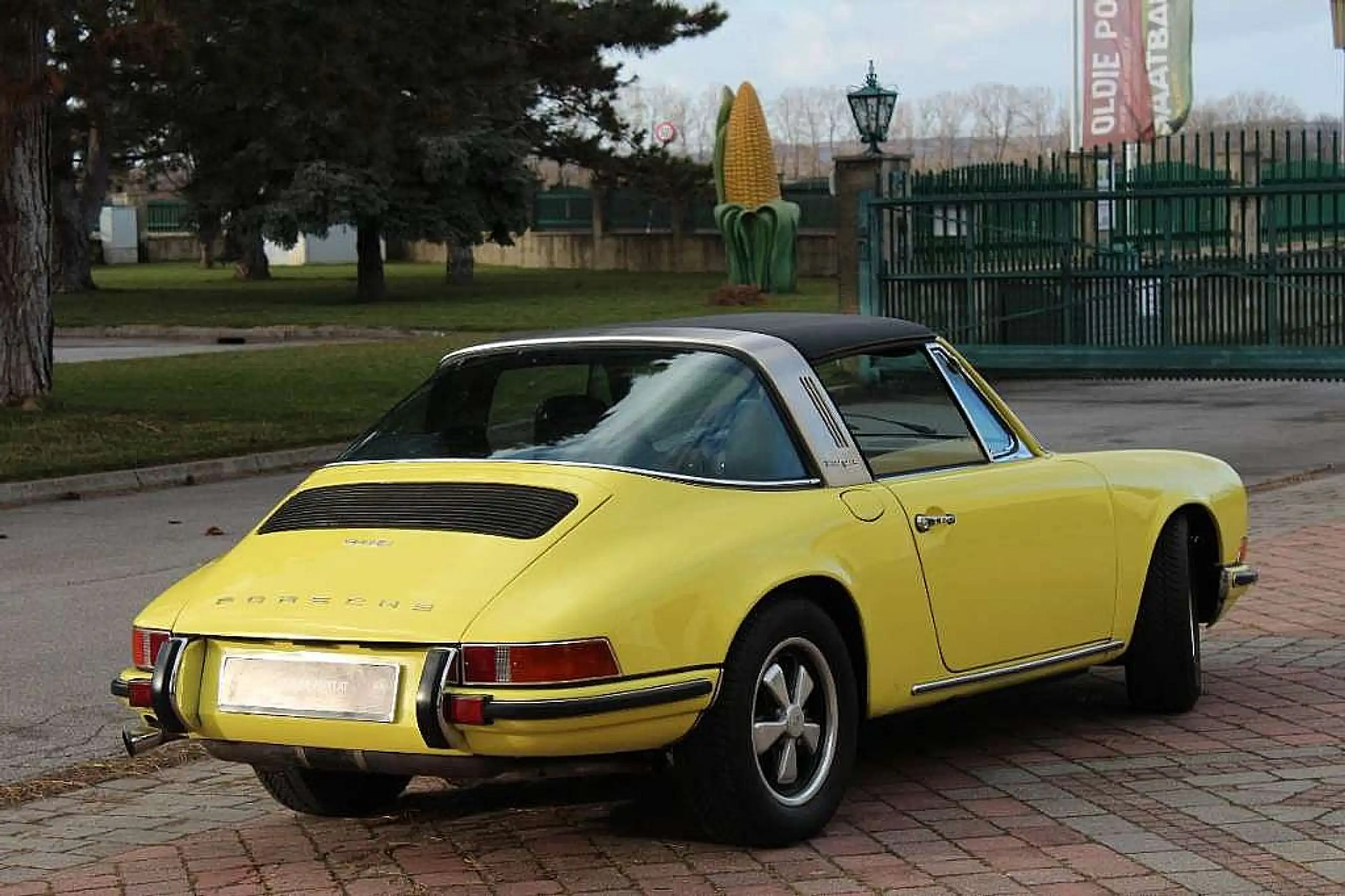 Porsche - 911