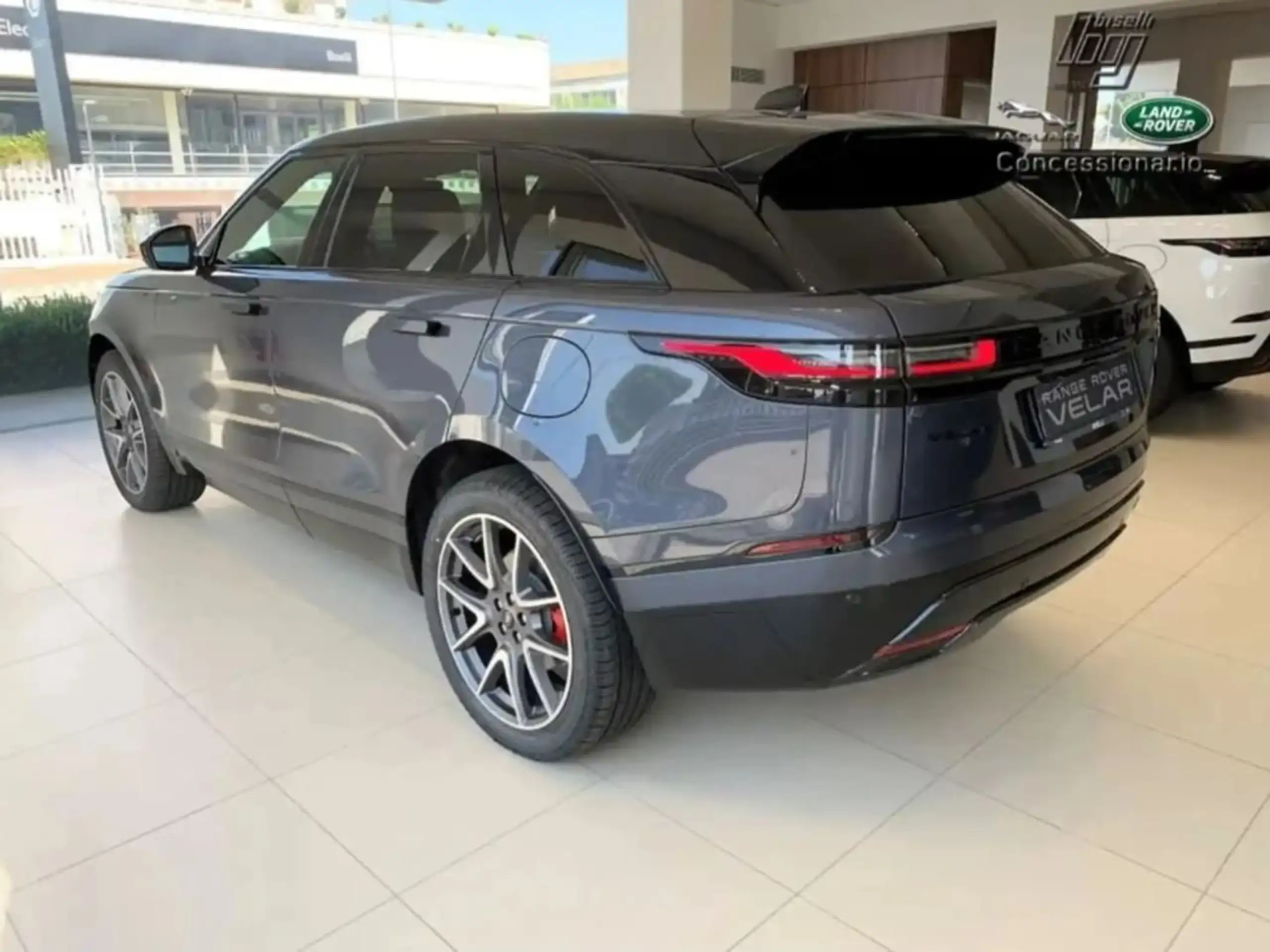 Land Rover - Range Rover Velar