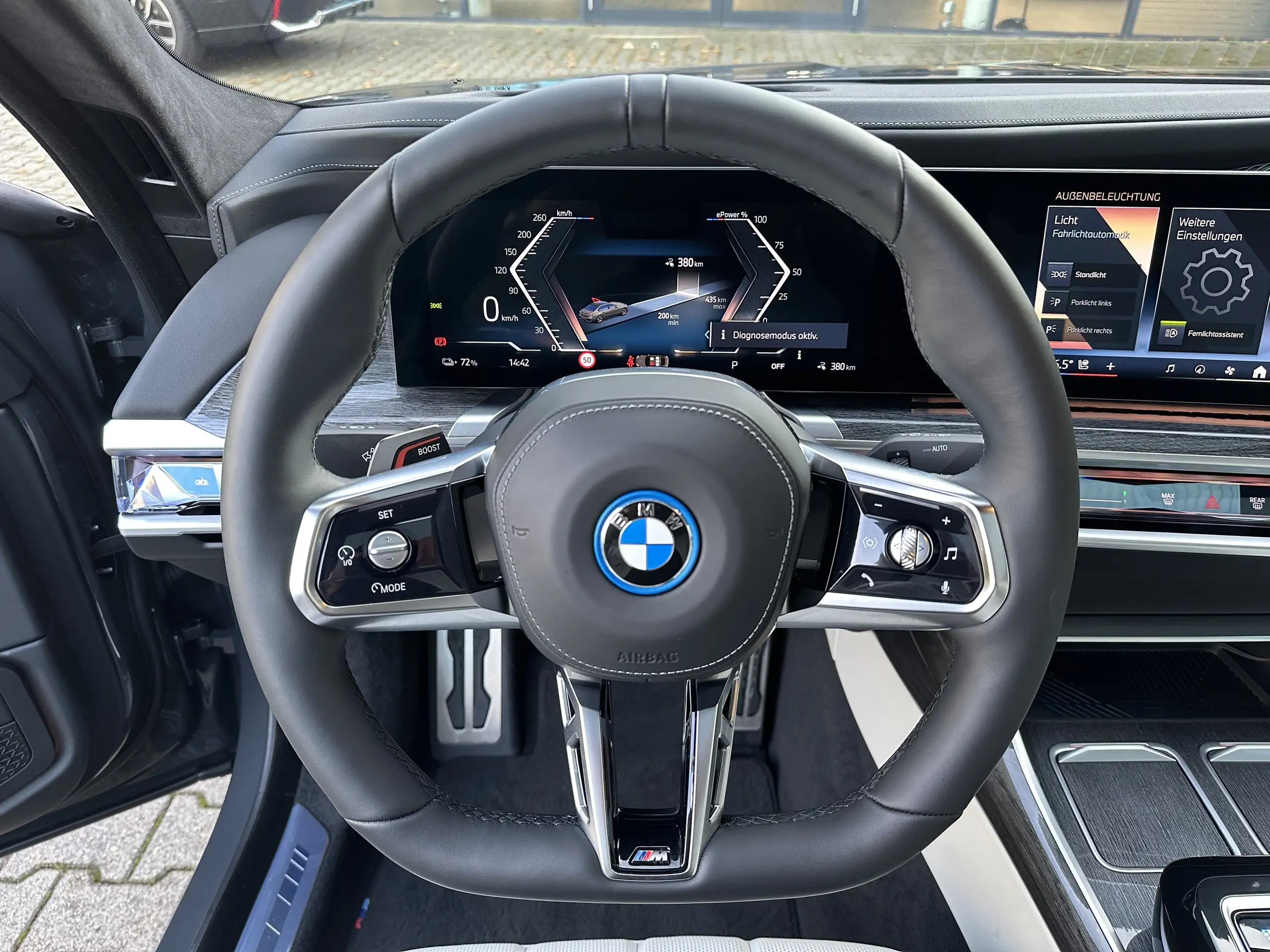 BMW - i7