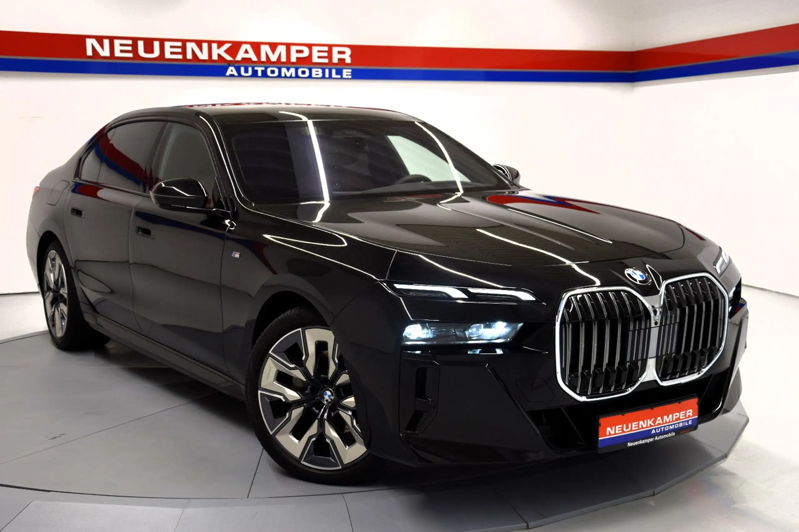 BMW - 740