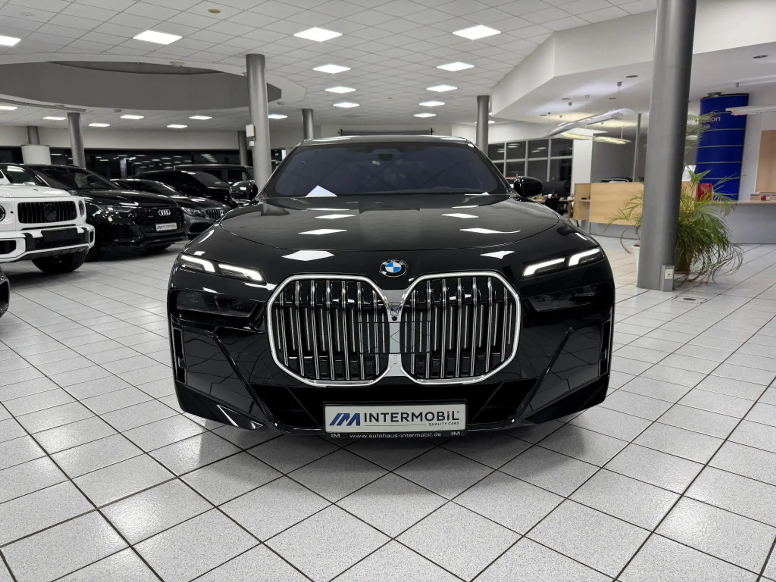 BMW - 740