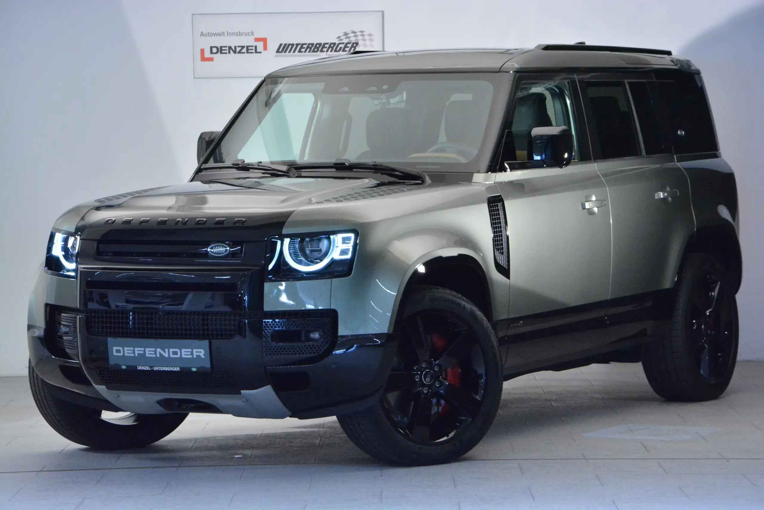 Land Rover - Defender