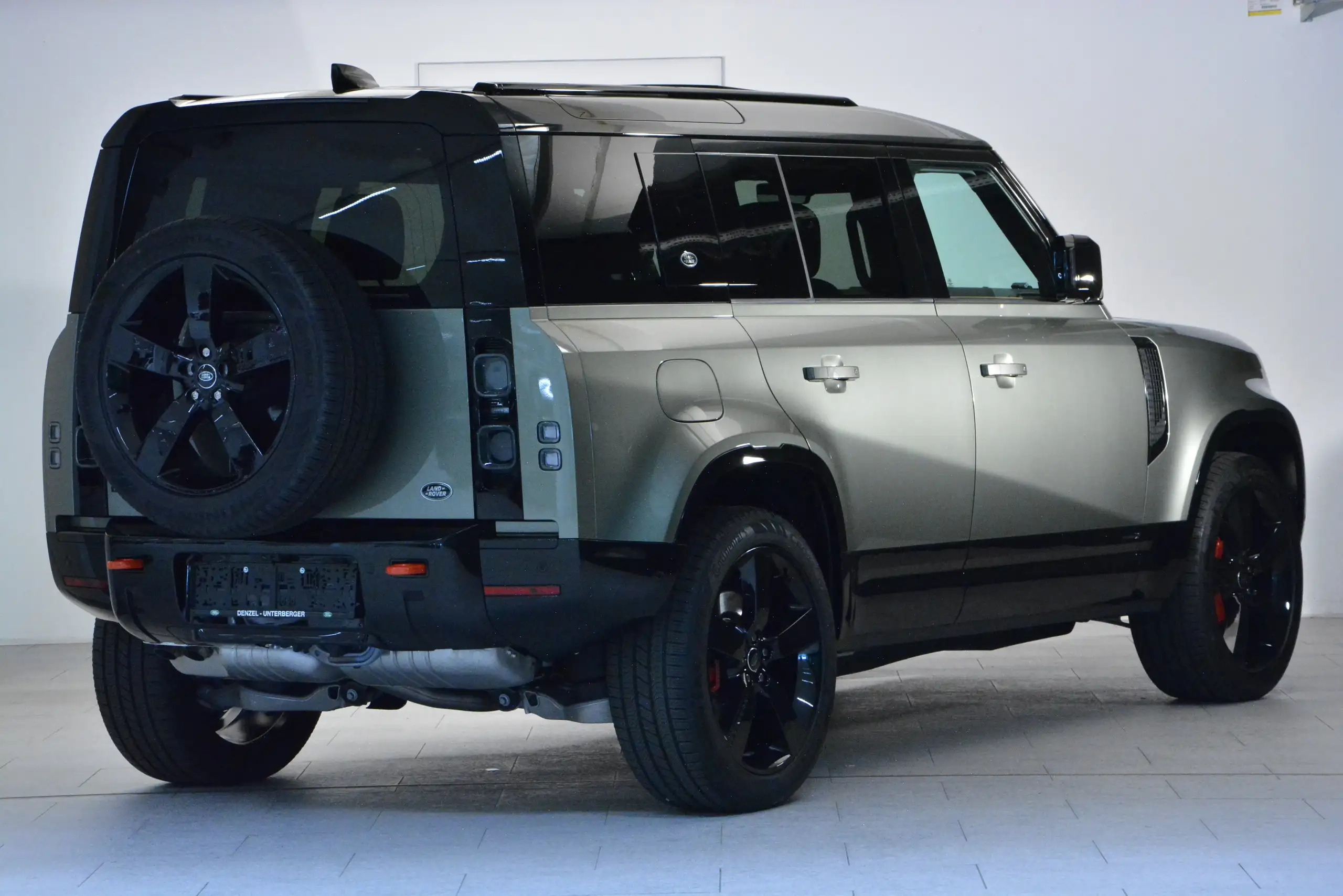 Land Rover - Defender