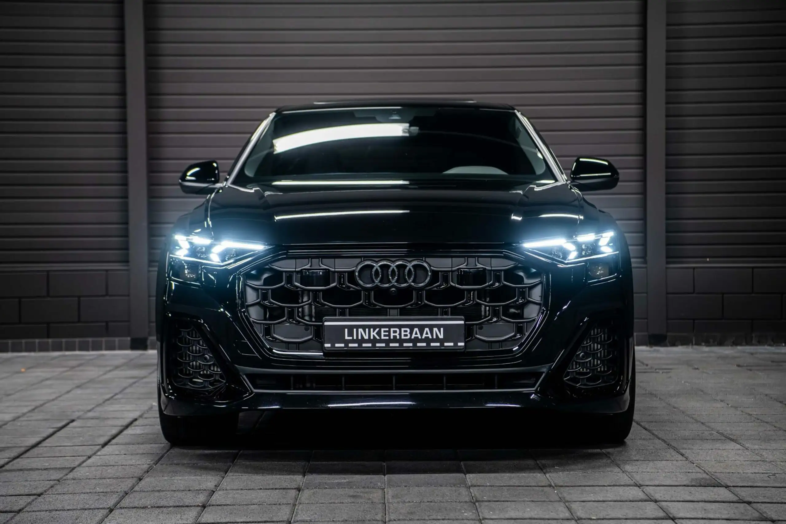 Audi - Q8