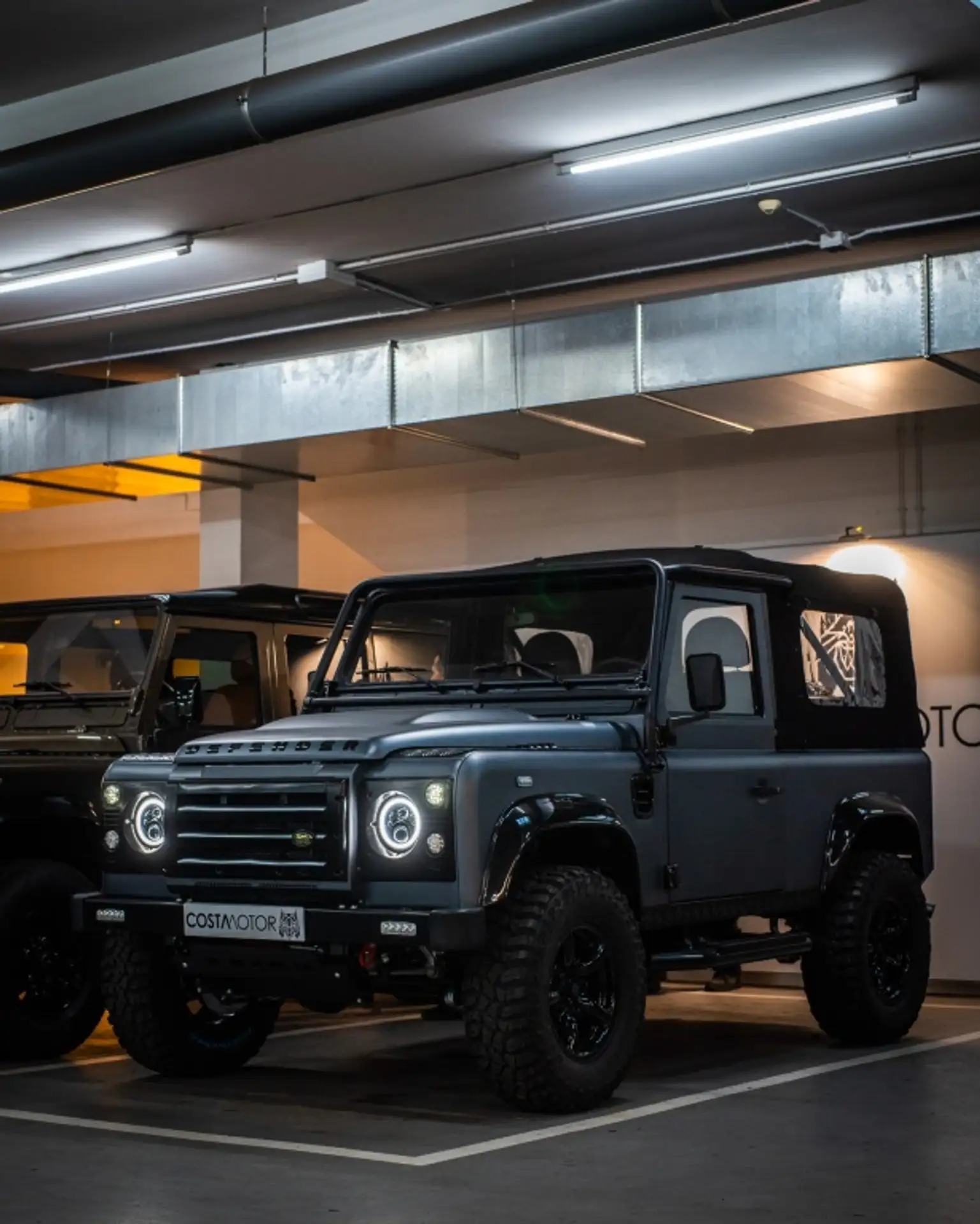 Land Rover - Defender