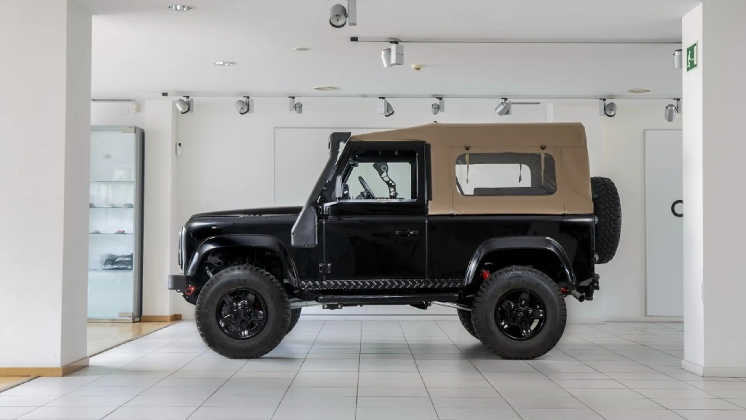 Land Rover - Defender