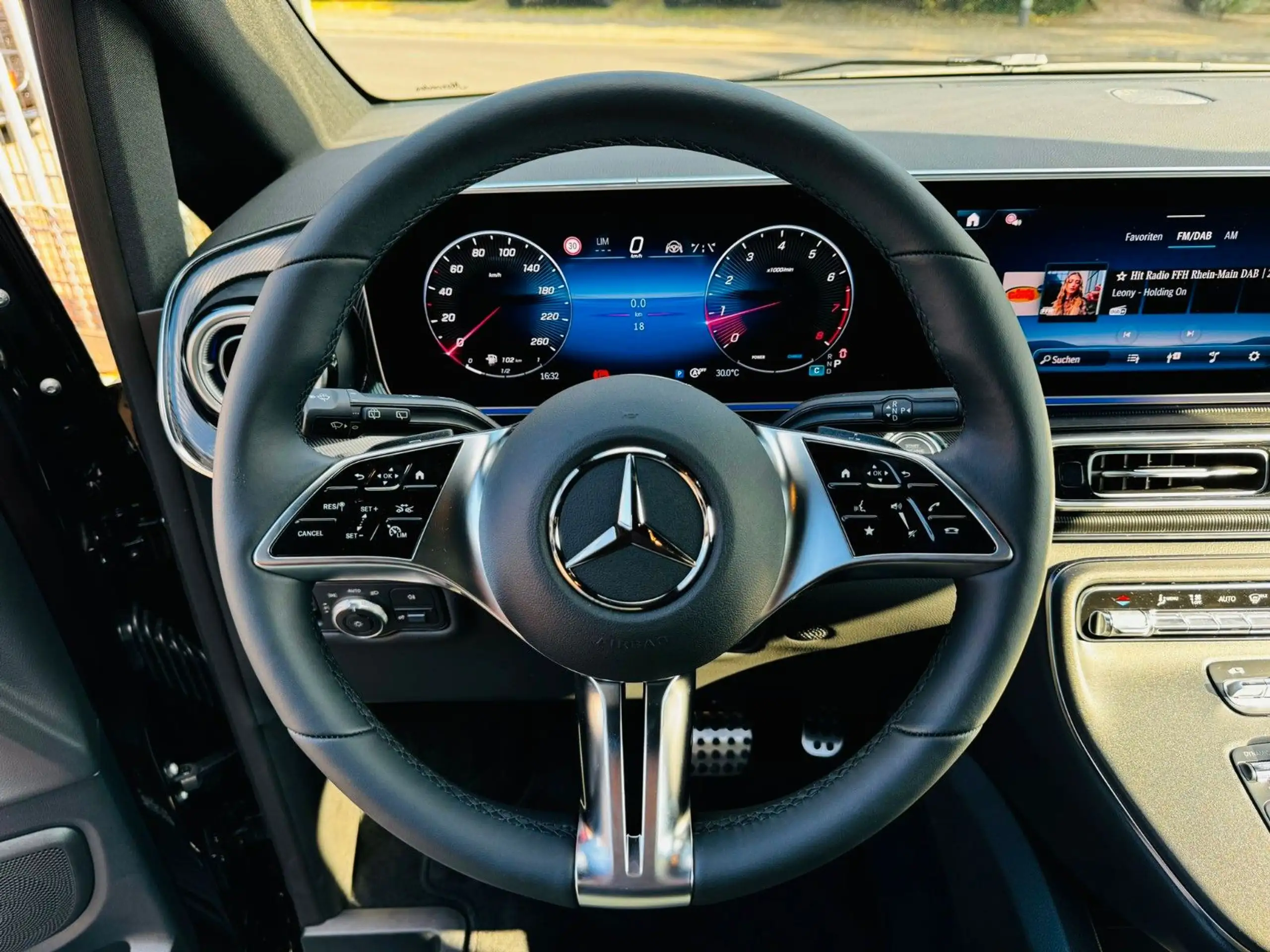 Mercedes-Benz - V 300