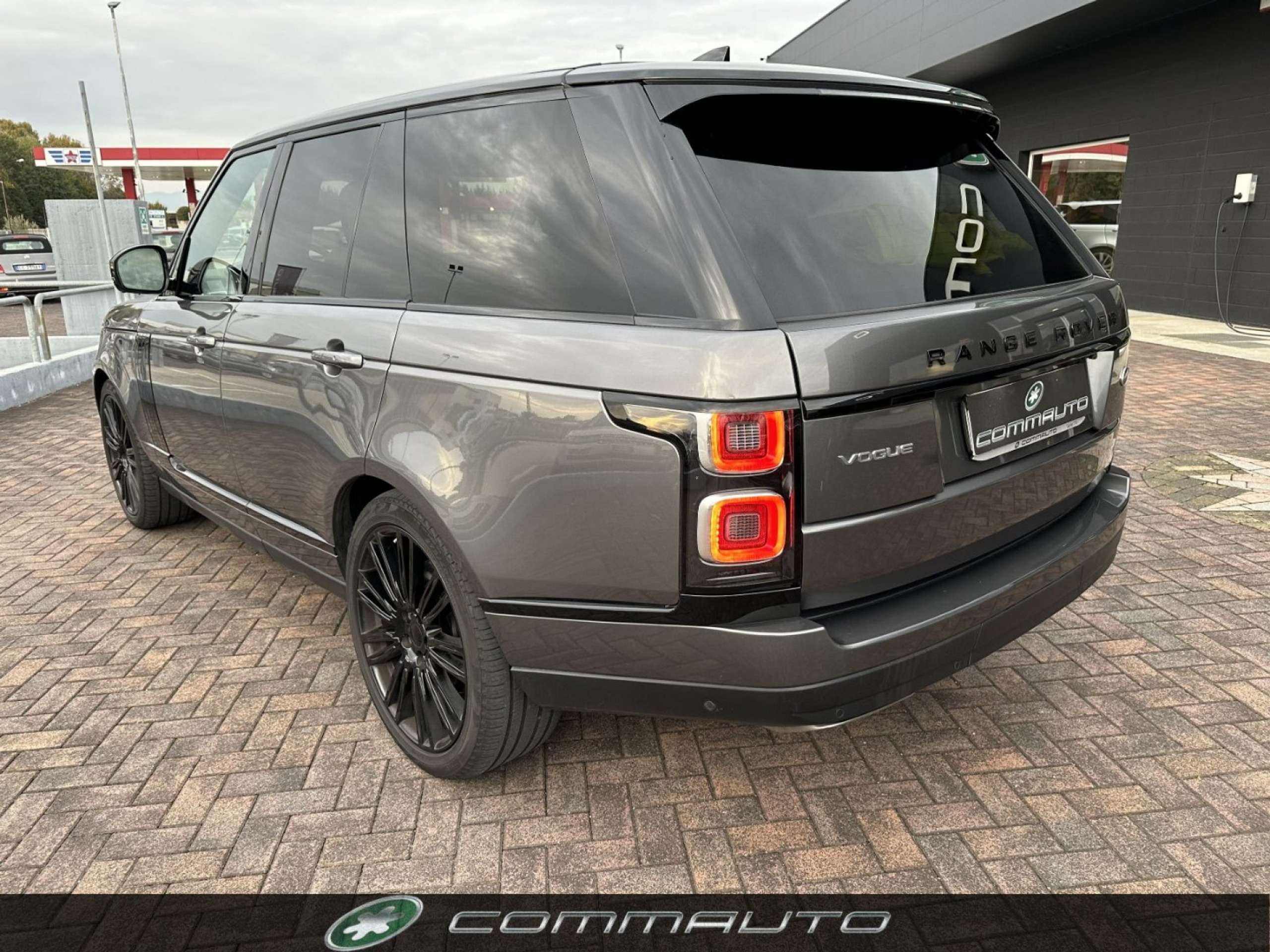 Land Rover - Range Rover