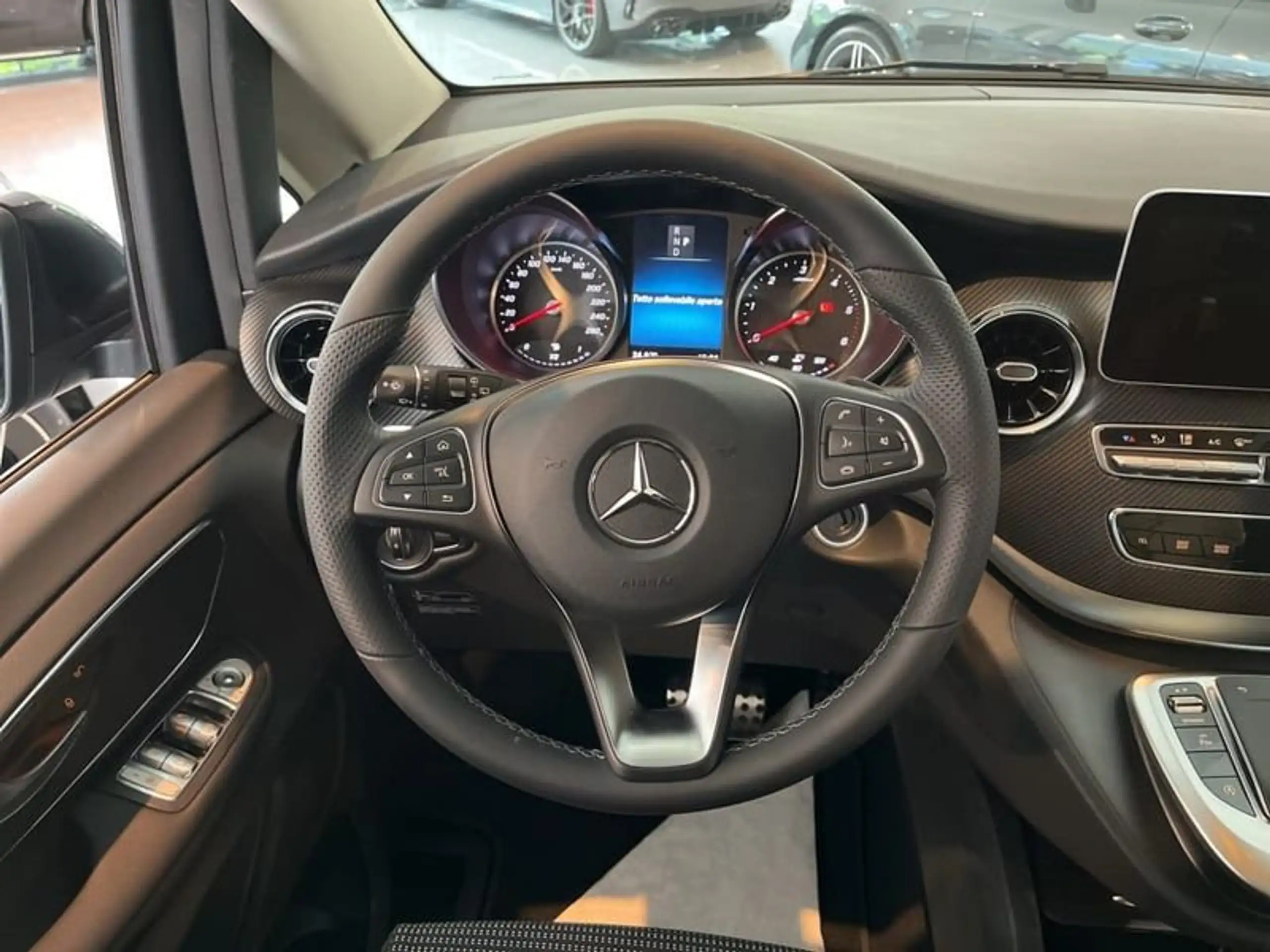 Mercedes-Benz - V