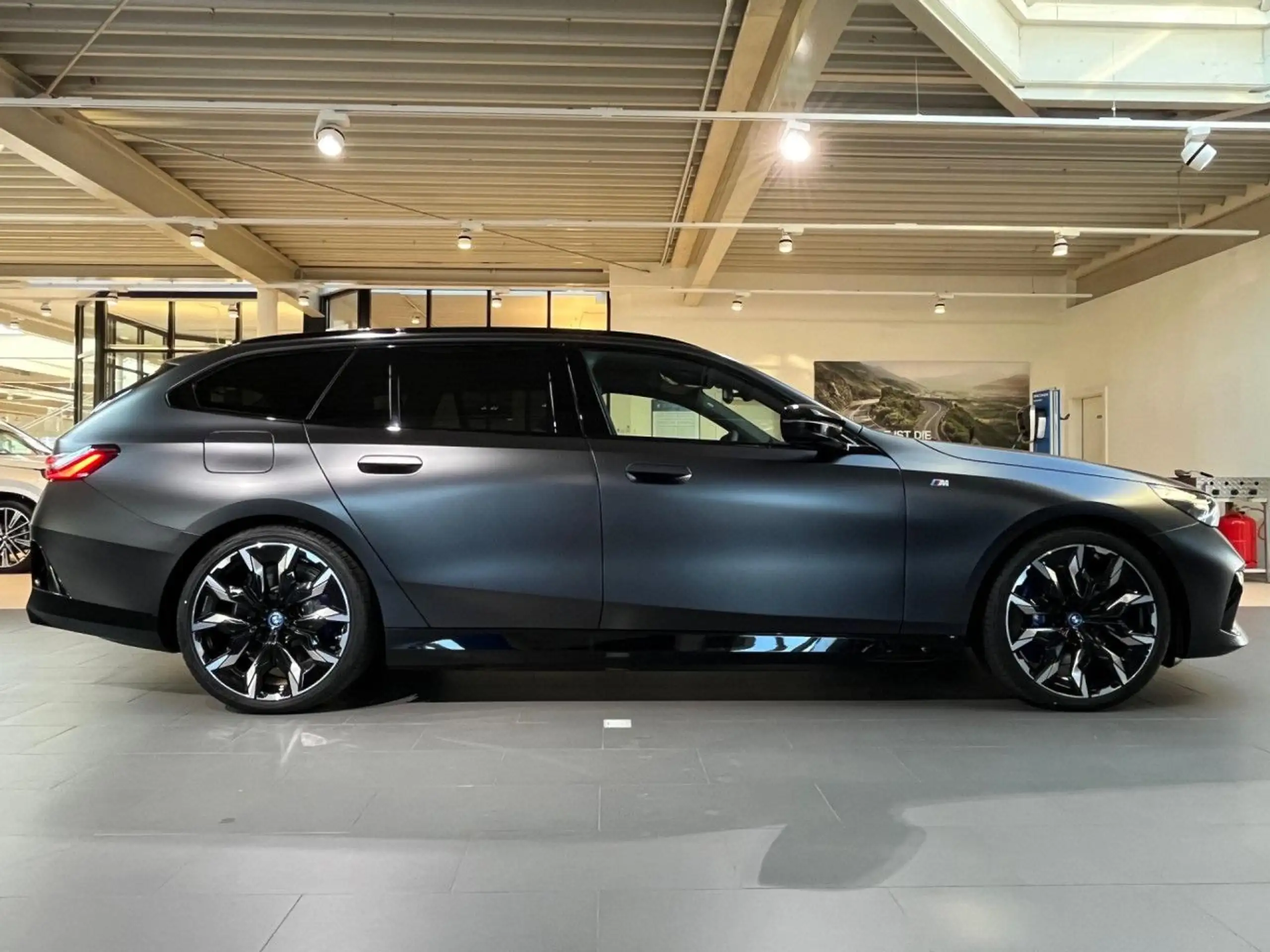 BMW - i5