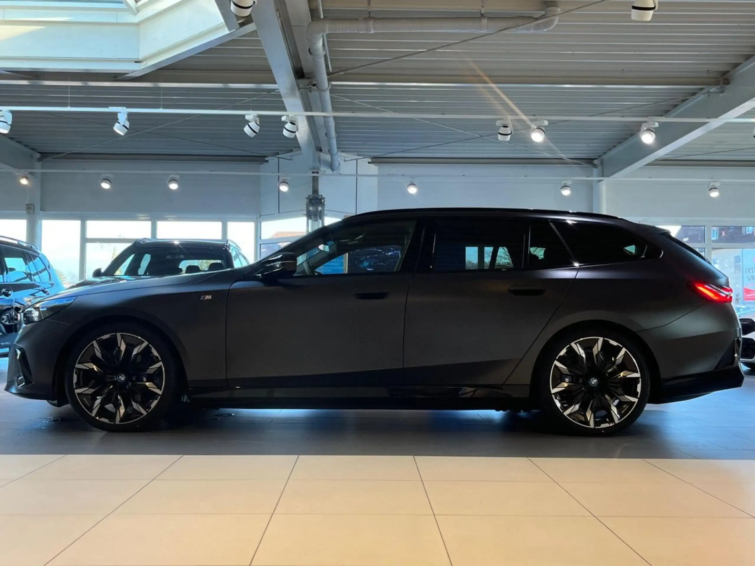 BMW - i5