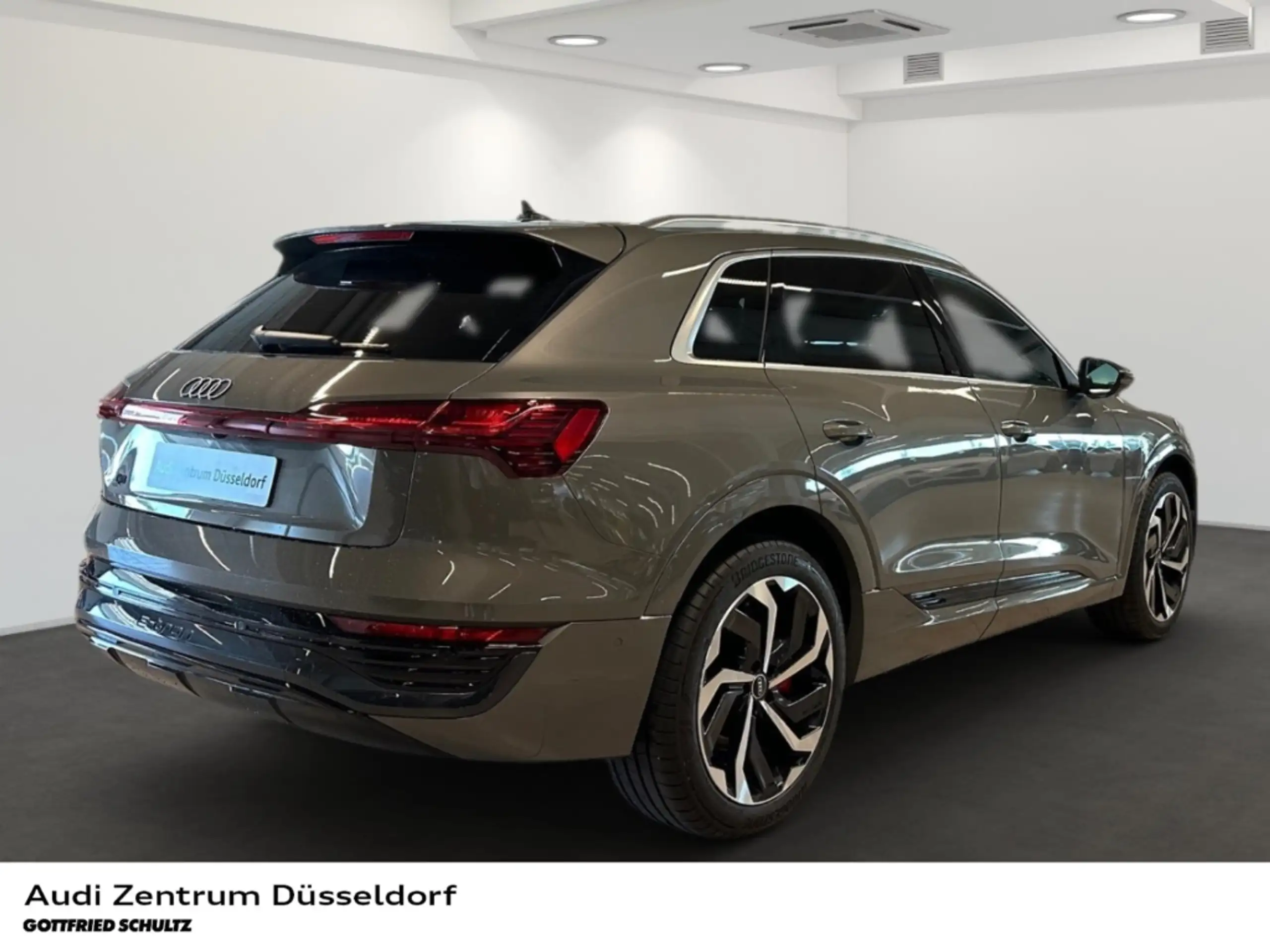 Audi - Q8 e-tron