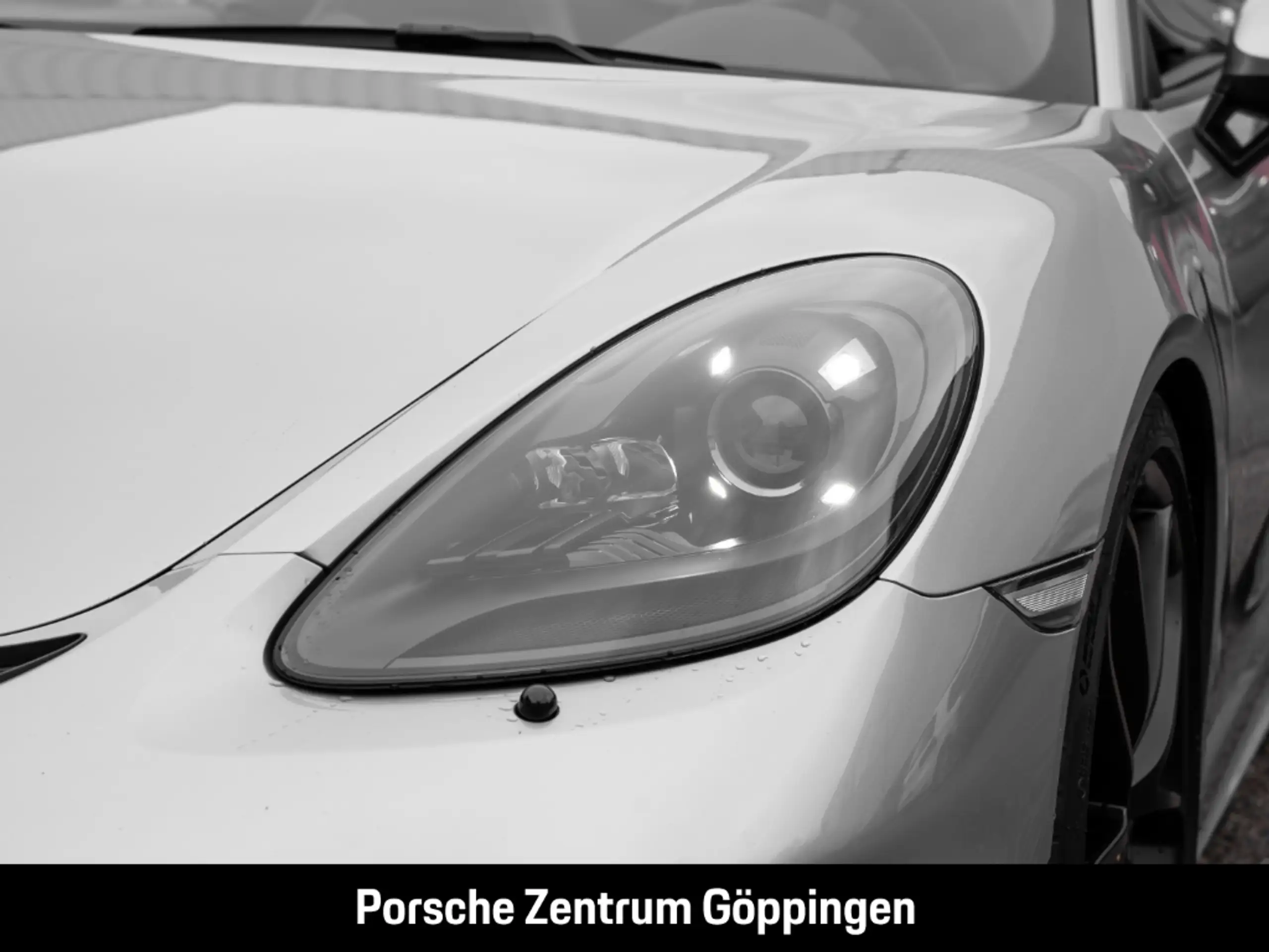 Porsche - 718 Spyder