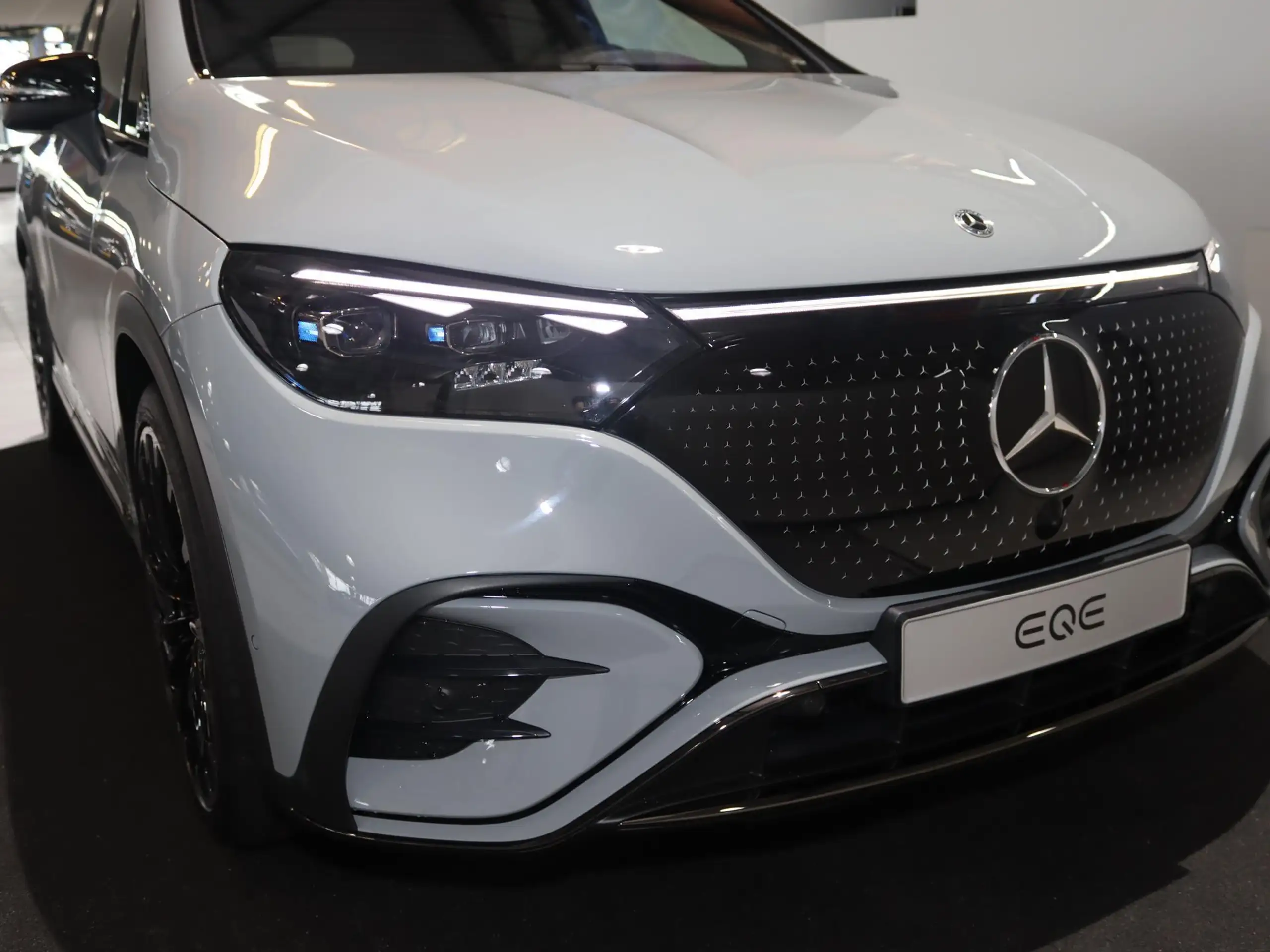 Mercedes-Benz - EQE SUV