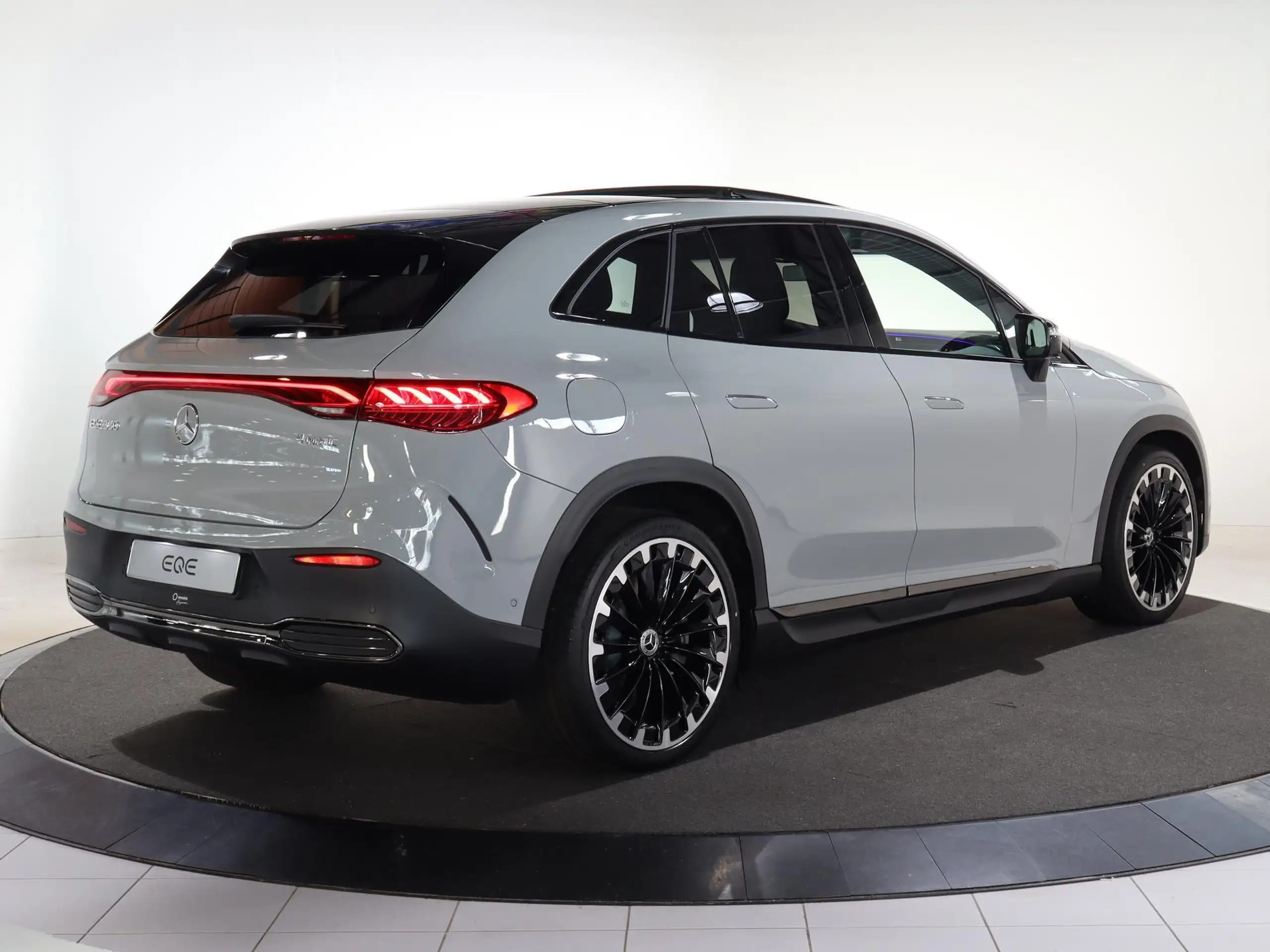 Mercedes-Benz - EQE SUV