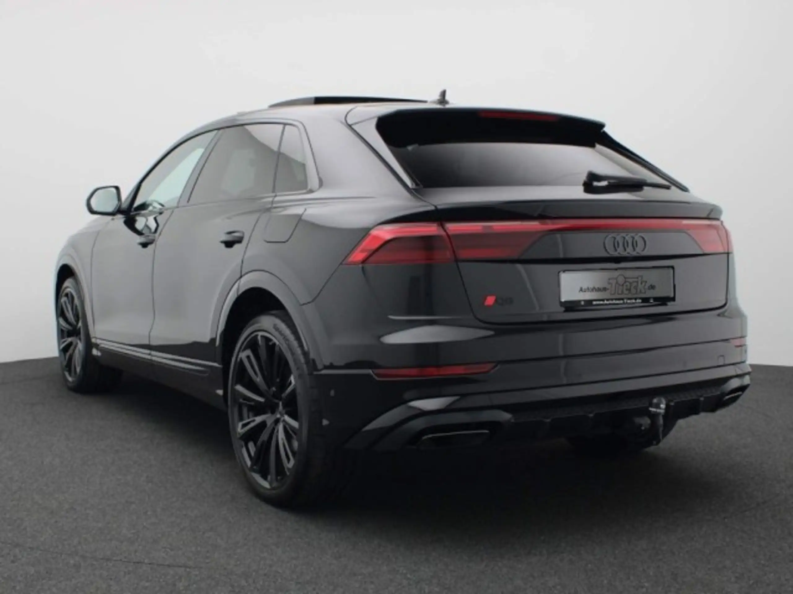 Audi - Q8