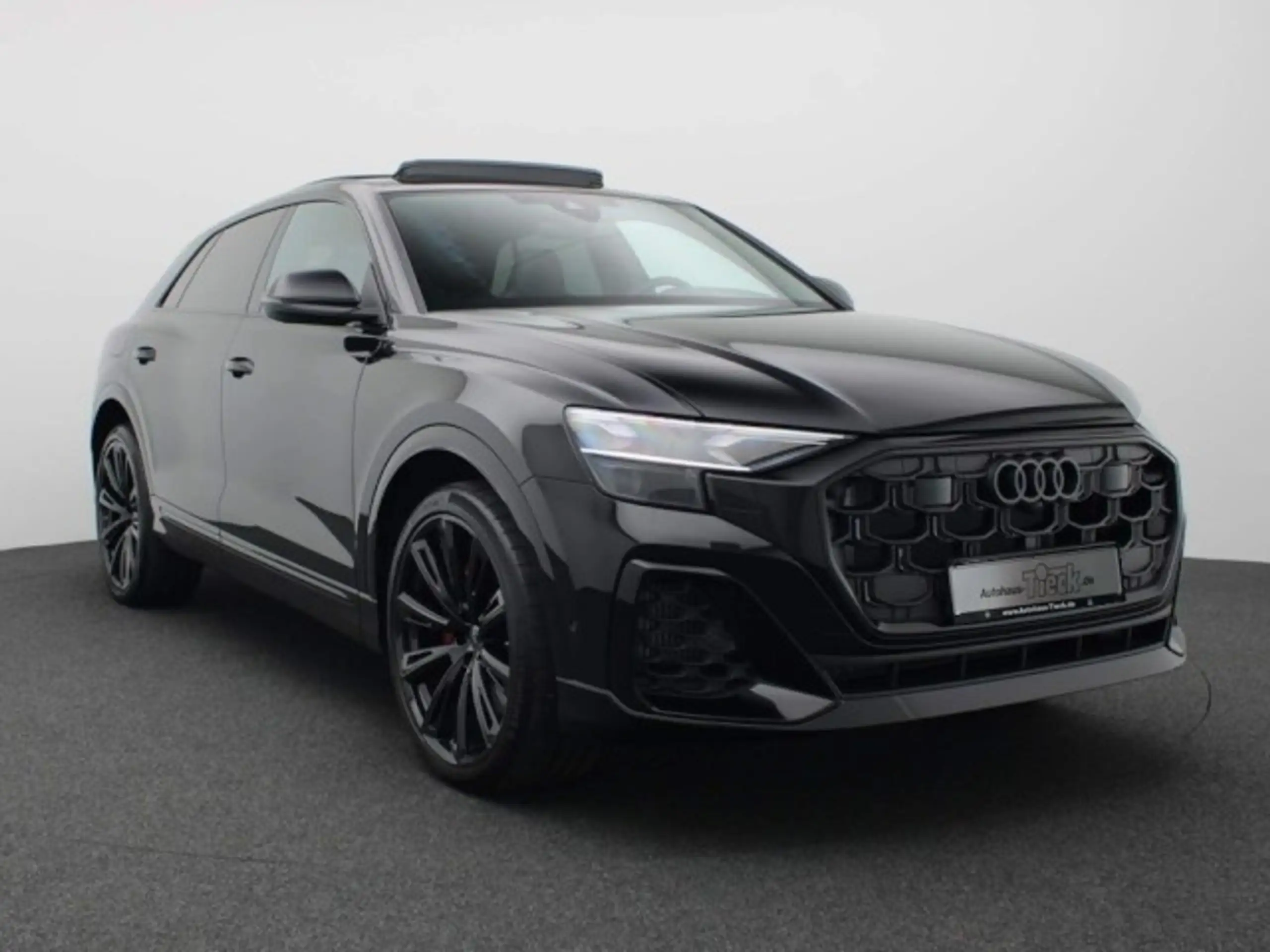 Audi - Q8