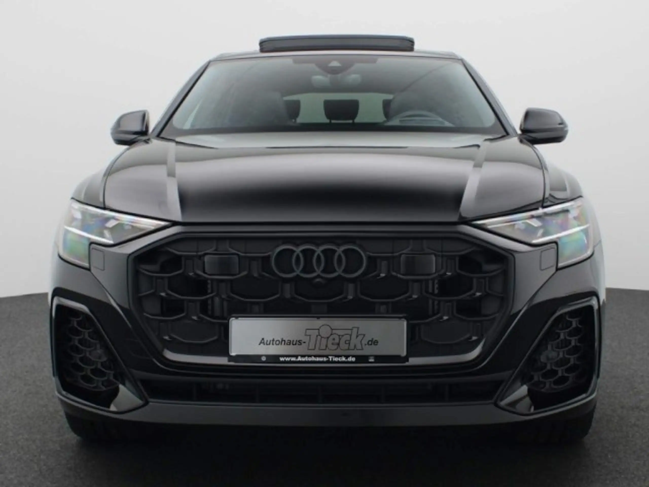 Audi - Q8