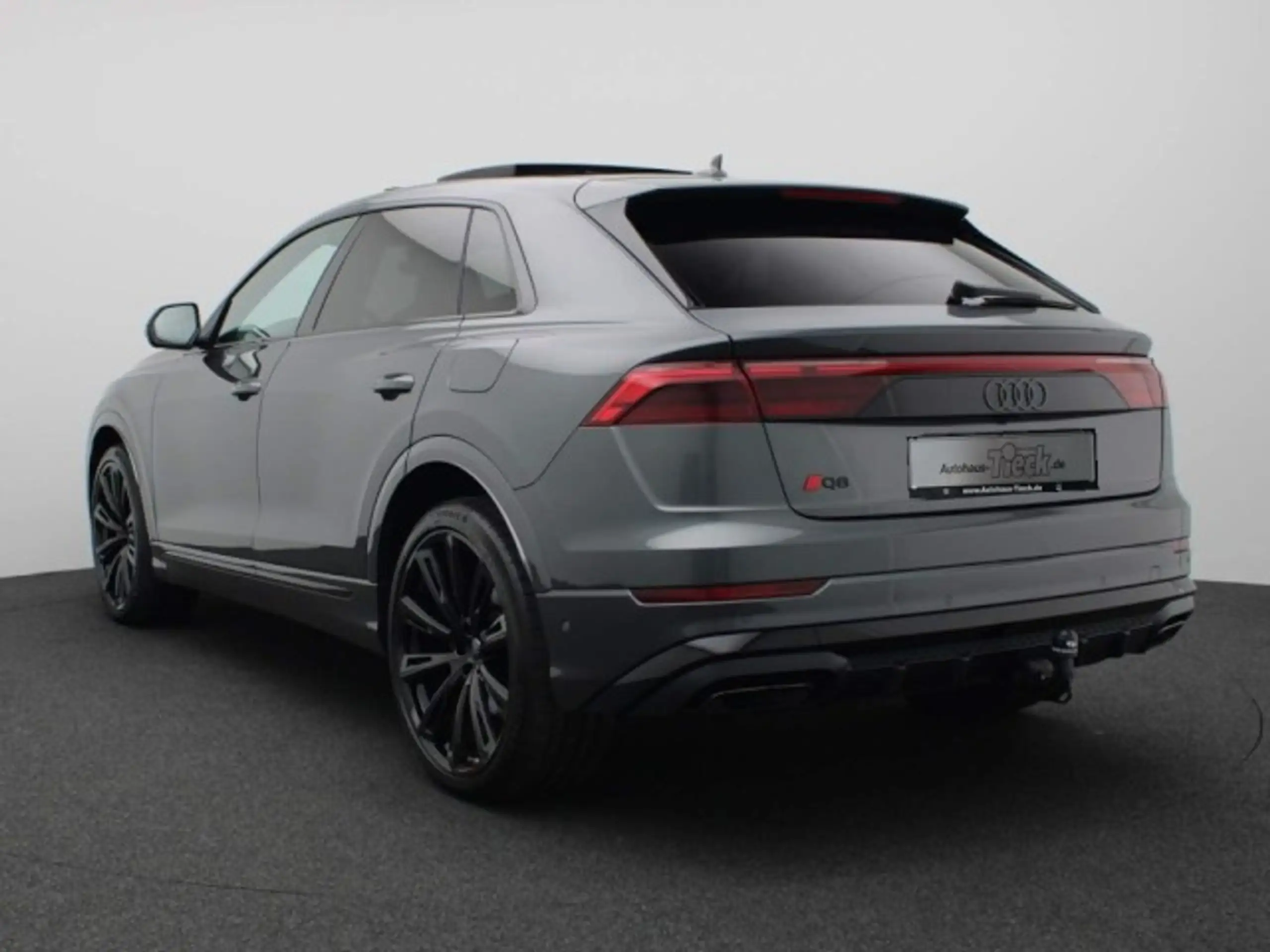 Audi - Q8