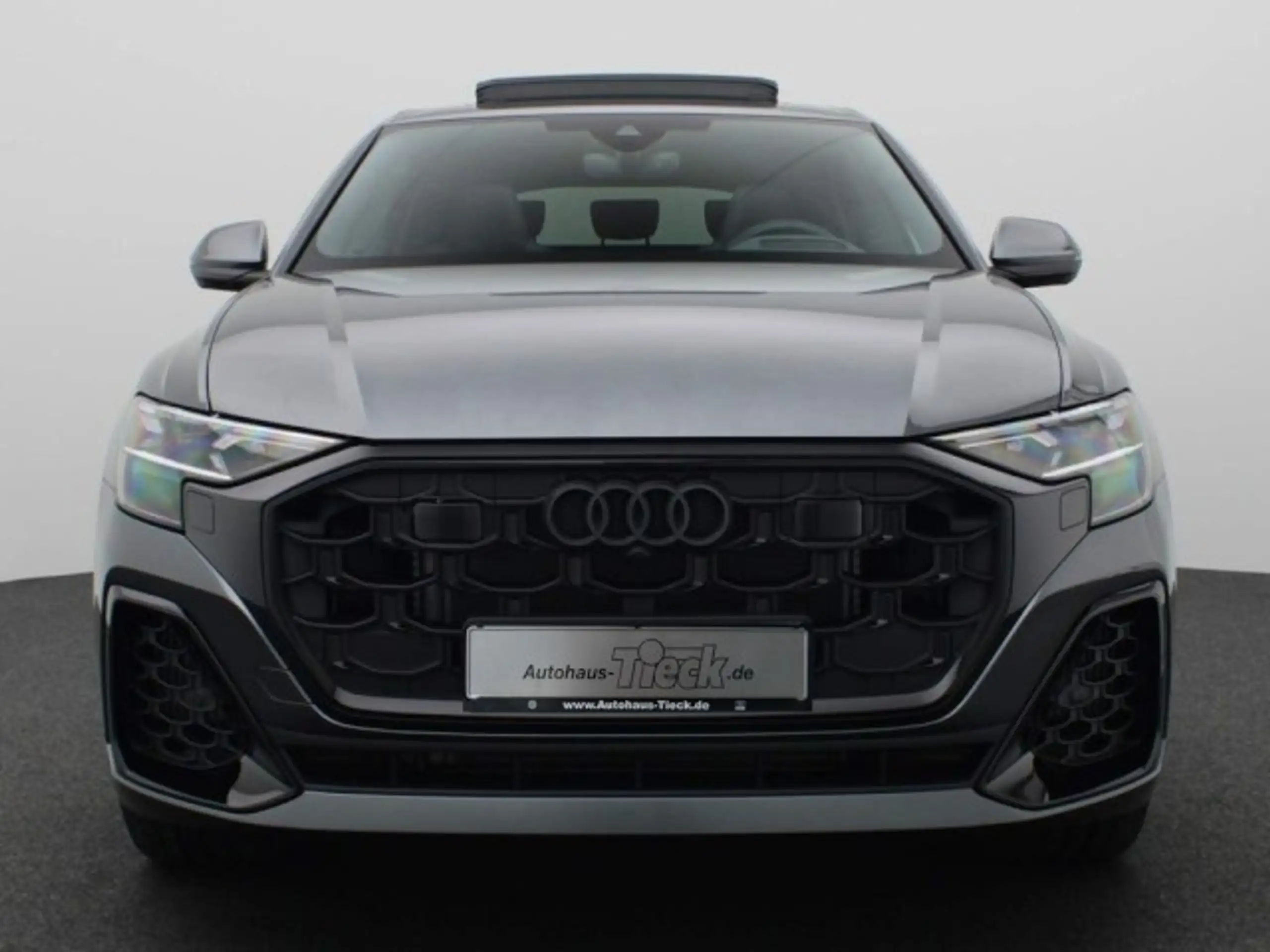 Audi - Q8