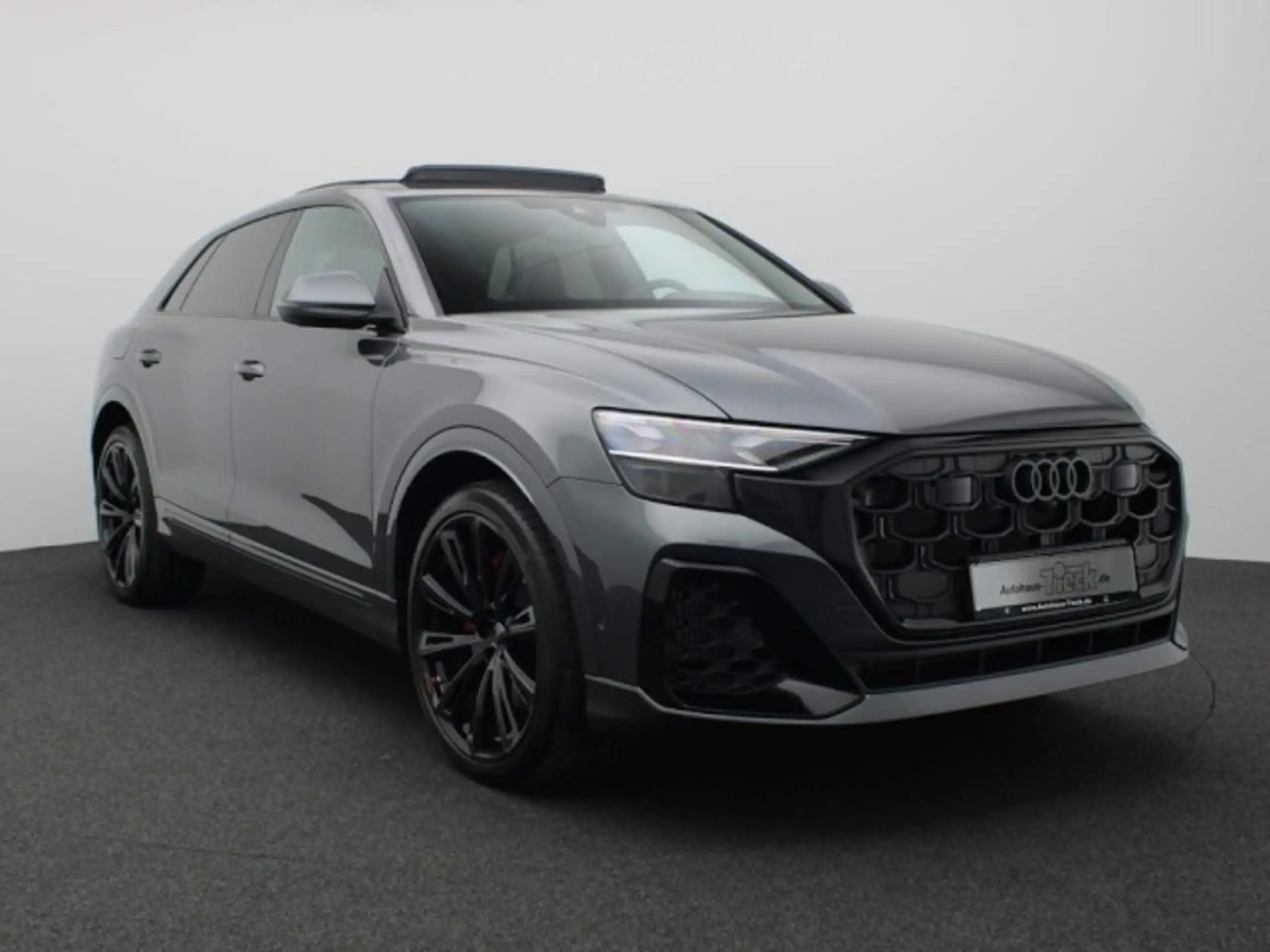 Audi - Q8