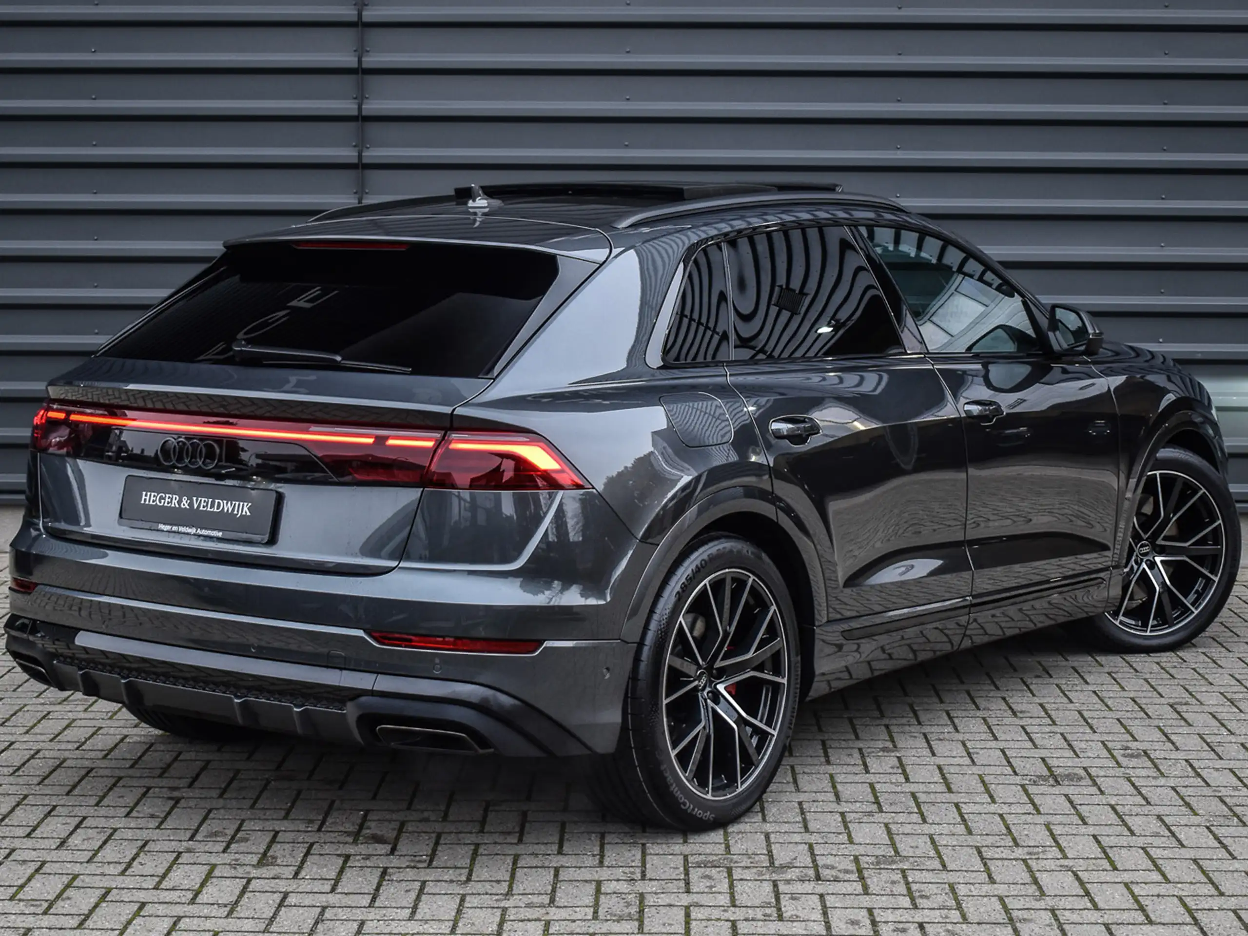 Audi - Q8