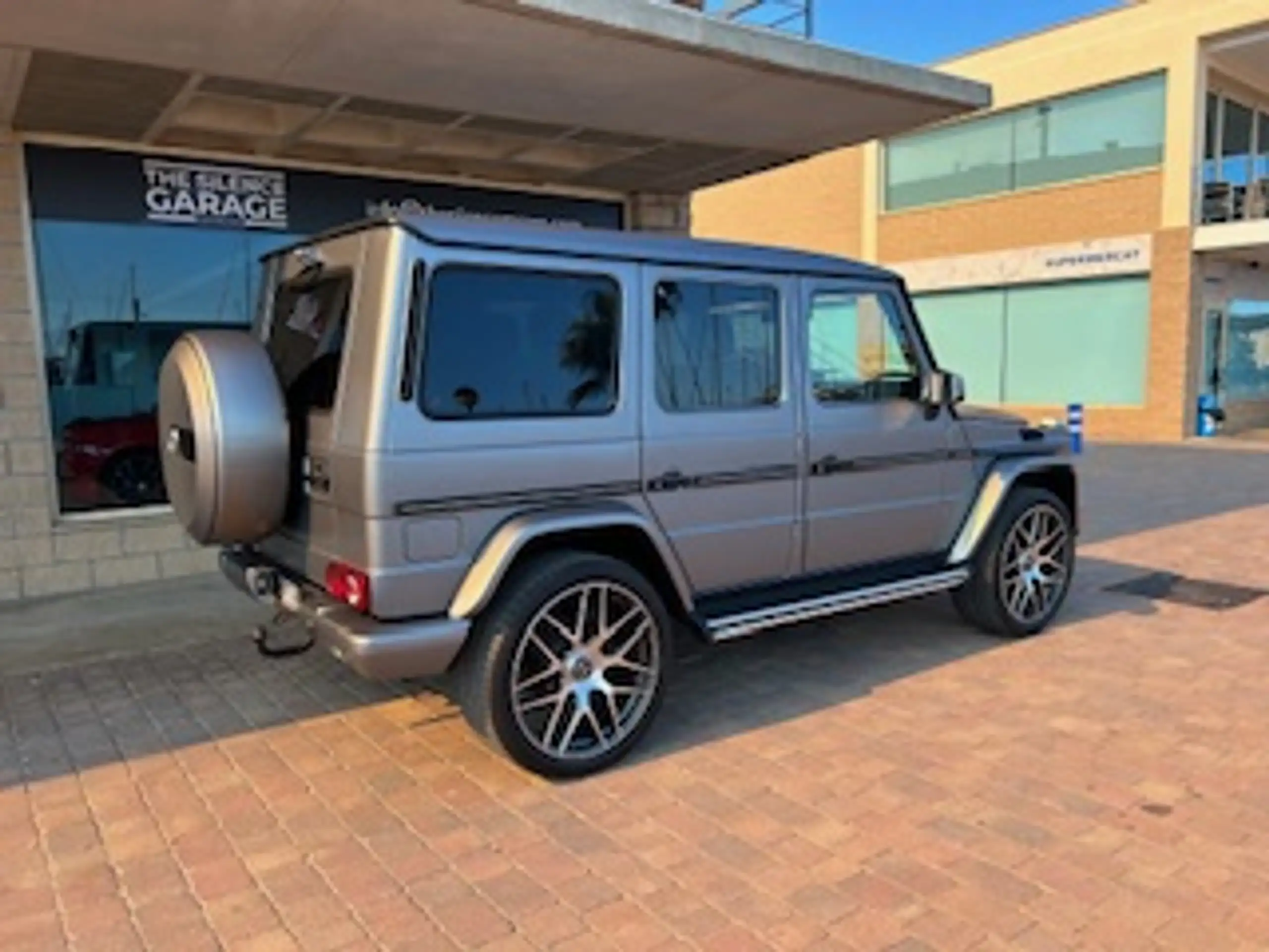 Mercedes-Benz - G 350